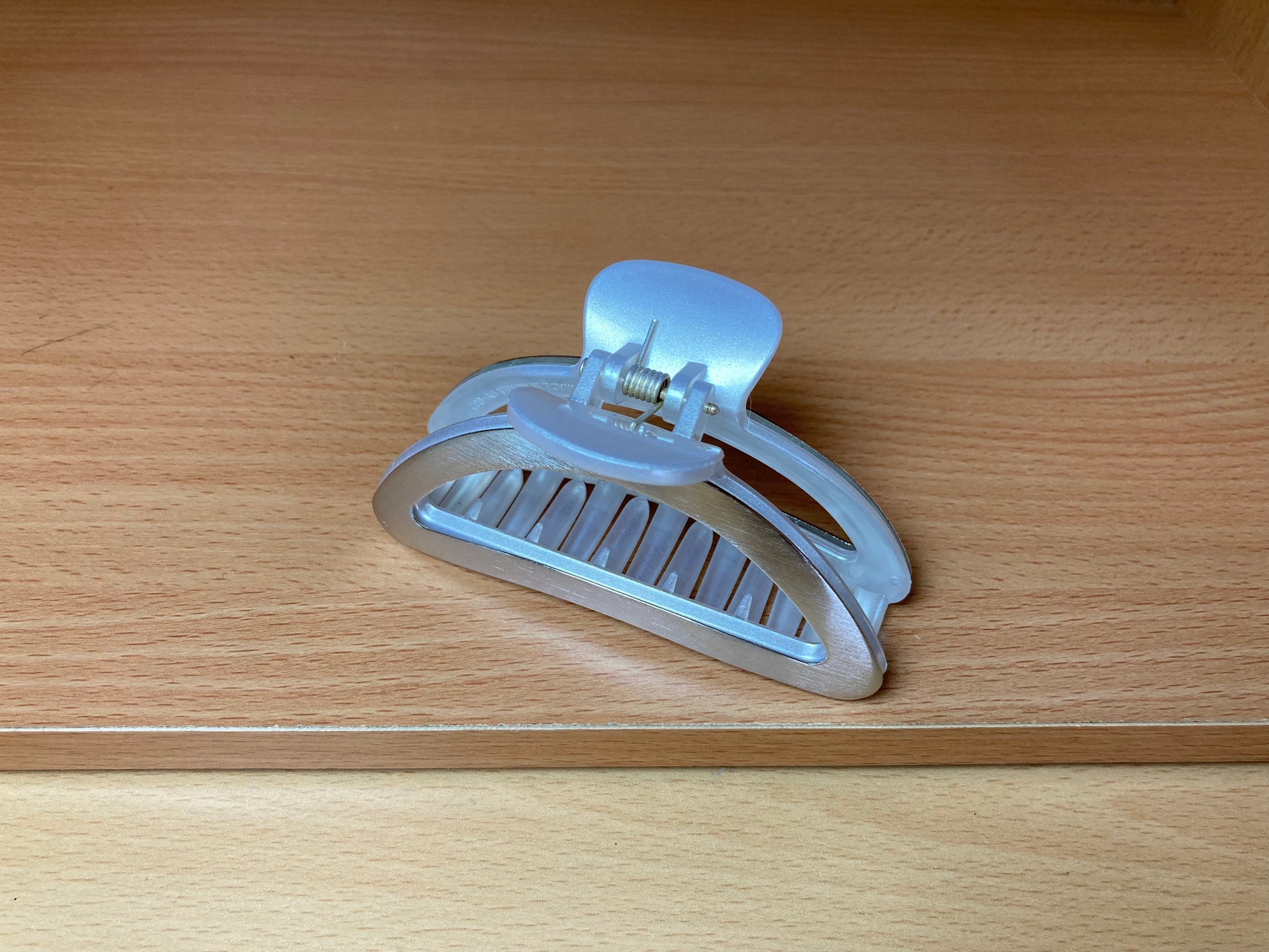 Tiny Treasures Seoul - Brushed Silver Open Oval Hair Claw Side View