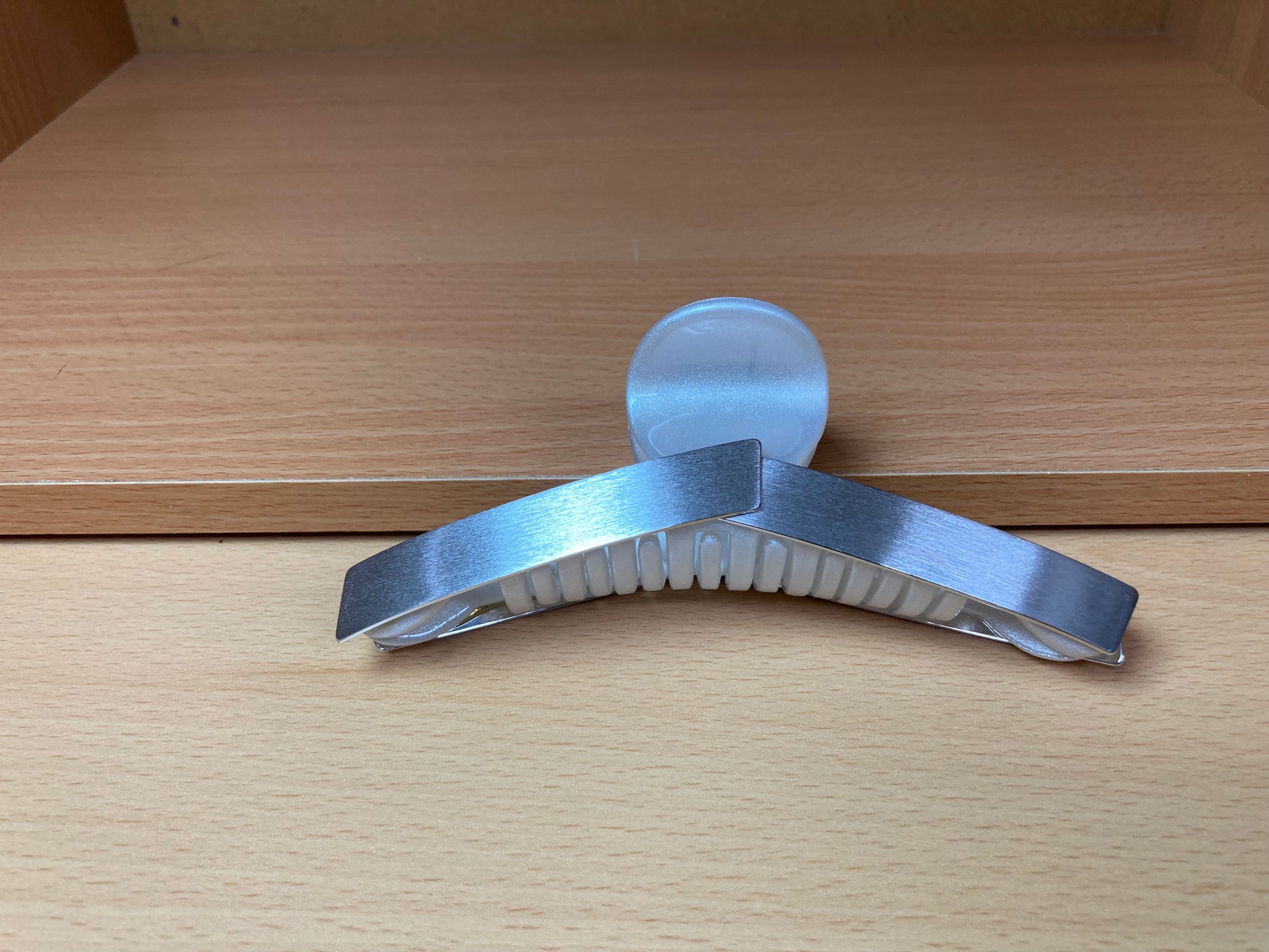 Tiny Treasures Seoul - Brushed Silver Overlapping Hair Claw