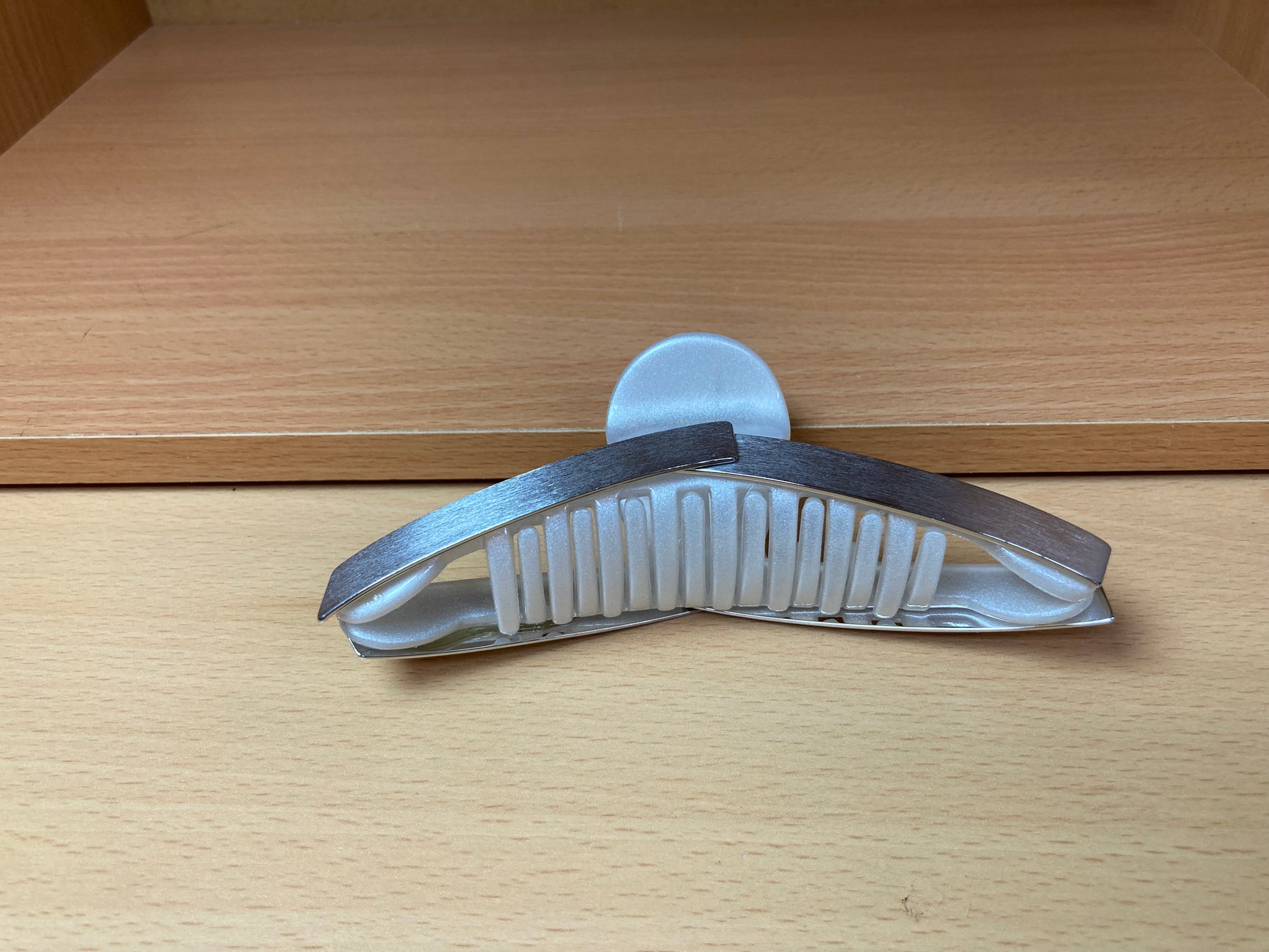 Tiny Treasures Seoul - Brushed Silver Overlapping Hair Claw View