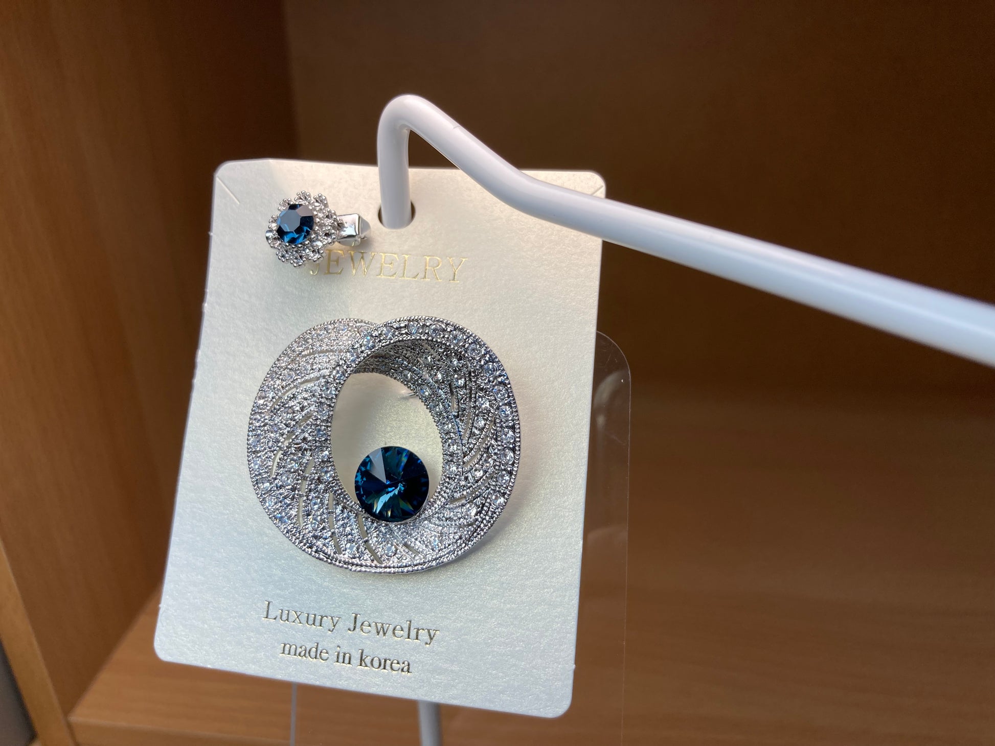 Tiny Treasures Seoul - Emerald Swarovski Crystal Kerongsang Brooch Set