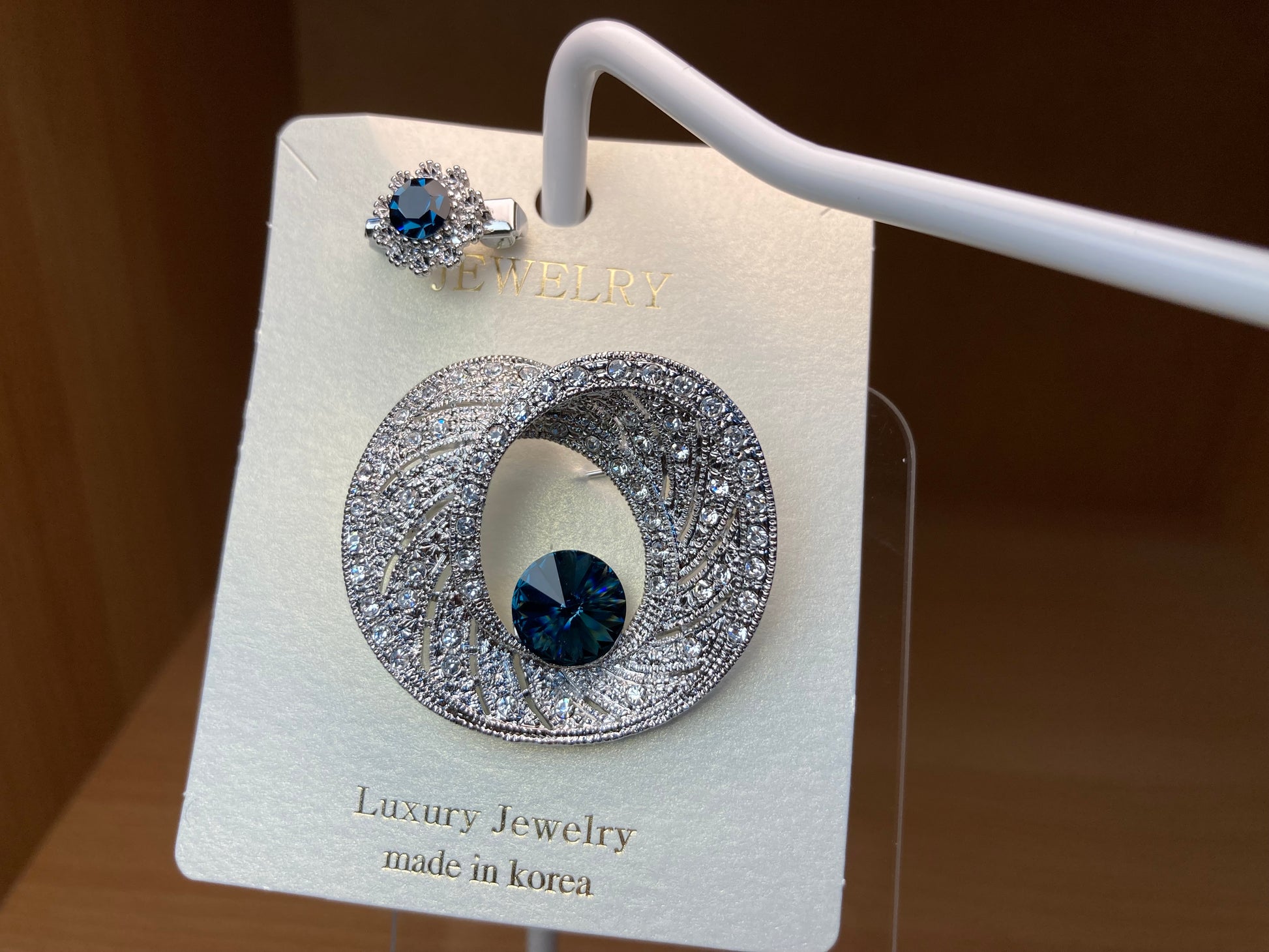 Tiny Treasures Seoul - Emerald Swarovski Crystal Kerongsang Brooch Set
