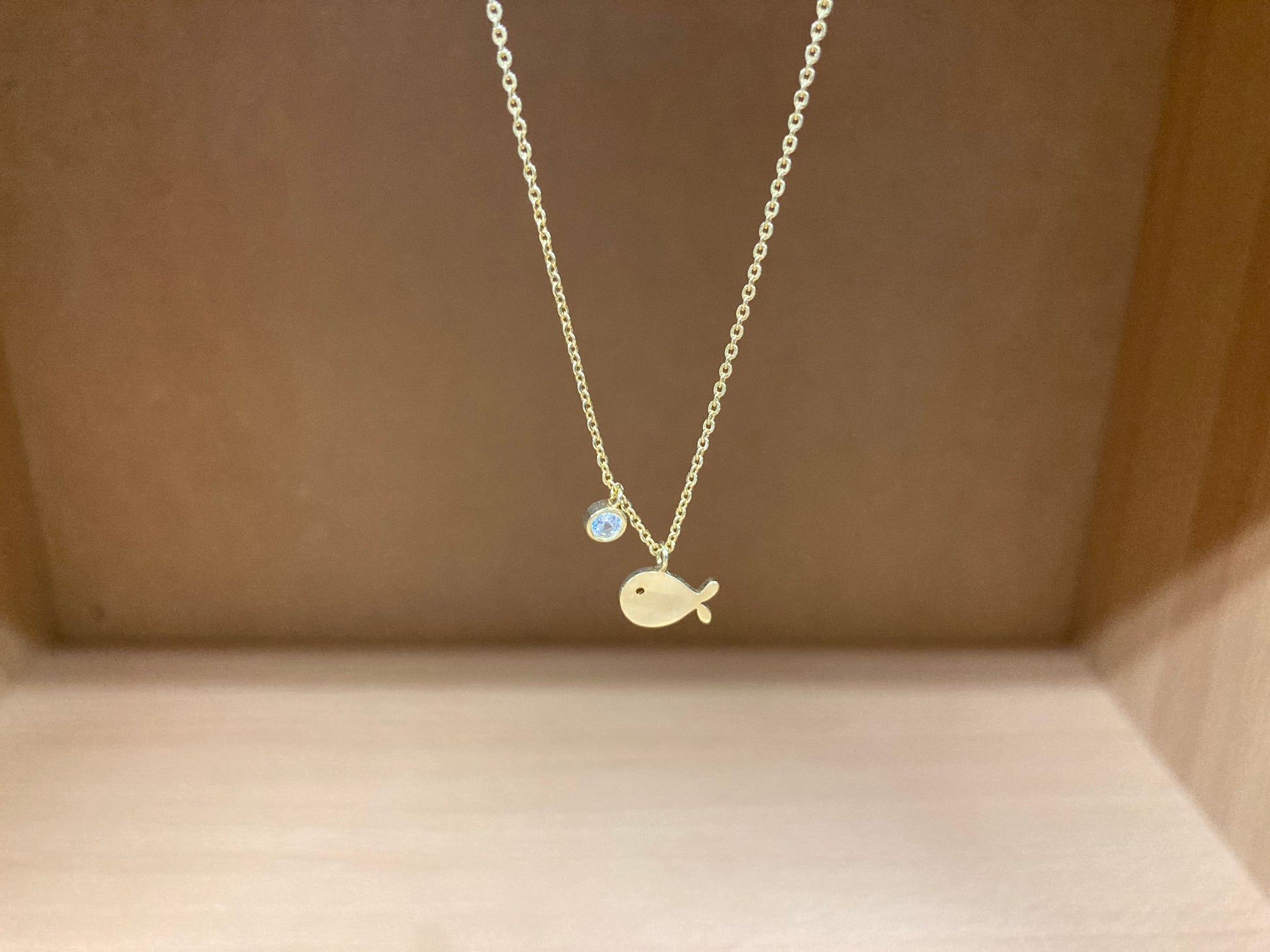 Tiny Treasures Seoul - Fish & Crystal Necklace (Gold) 2