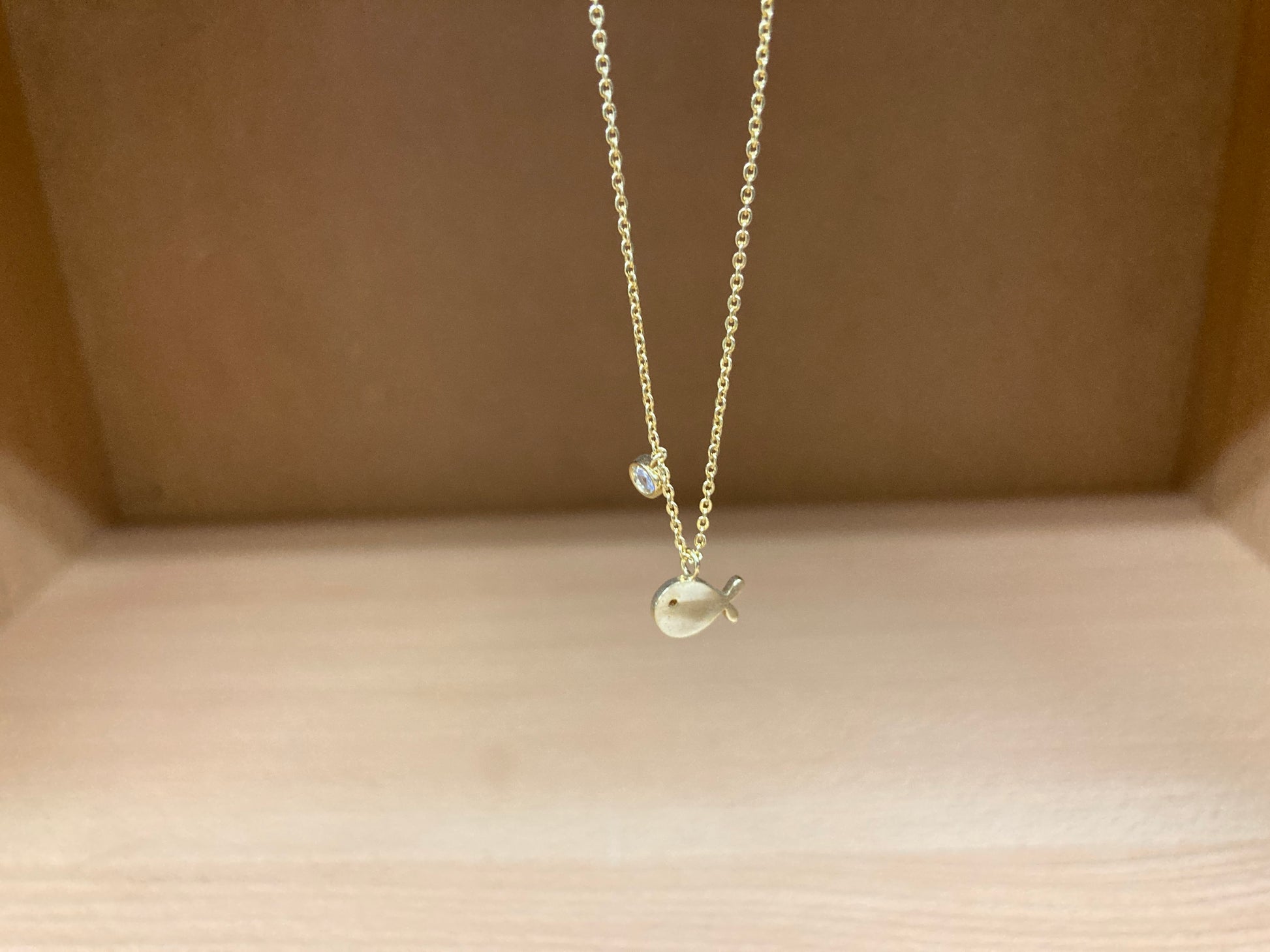 Tiny Treasures Seoul - Fish & Crystal Necklace (Gold) 5