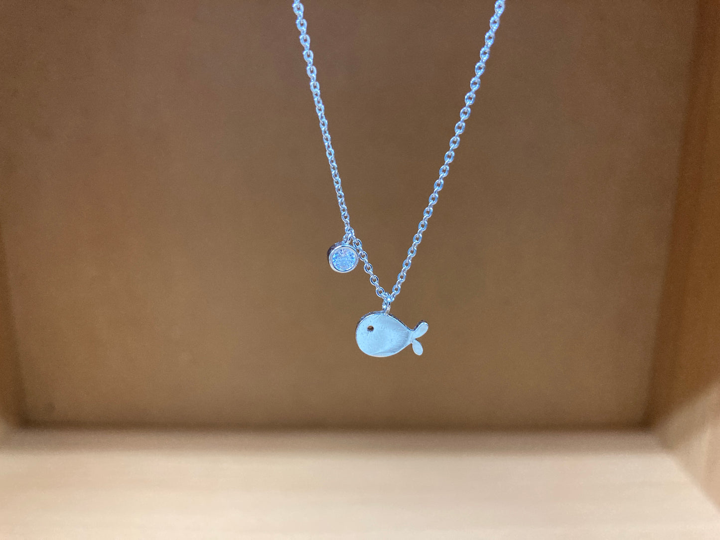 Tiny Treasures Seoul - Fish & Crystal Necklace (Silver) 2