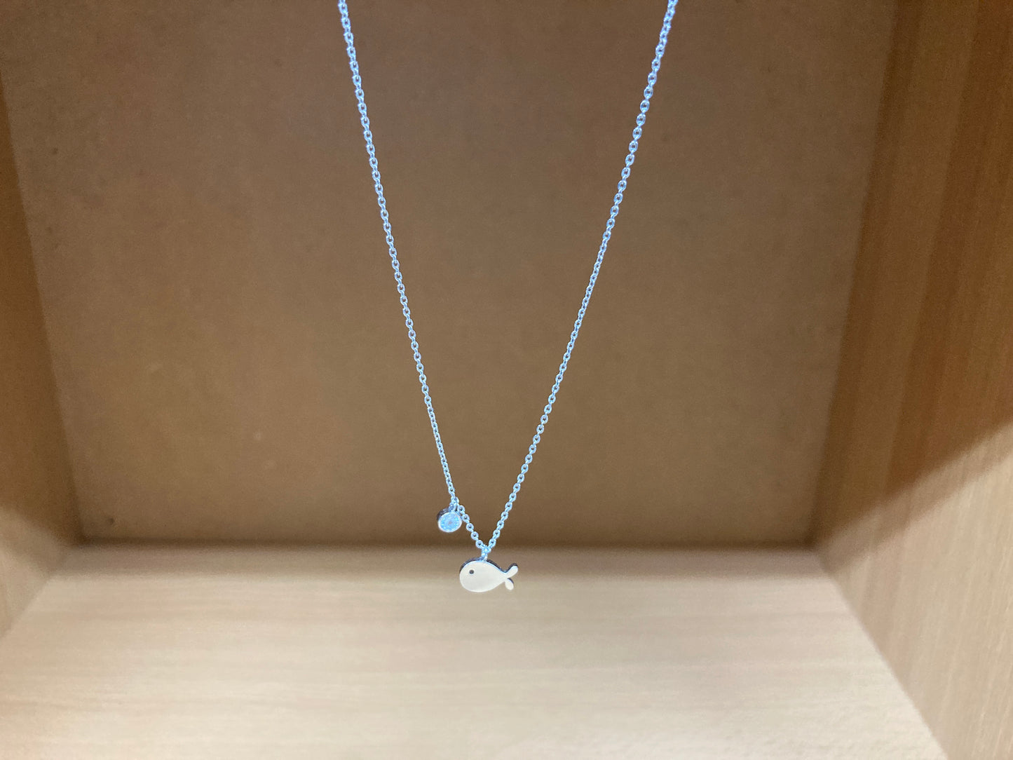 Tiny Treasures Seoul - Fish & Crystal Necklace (Silver) 3