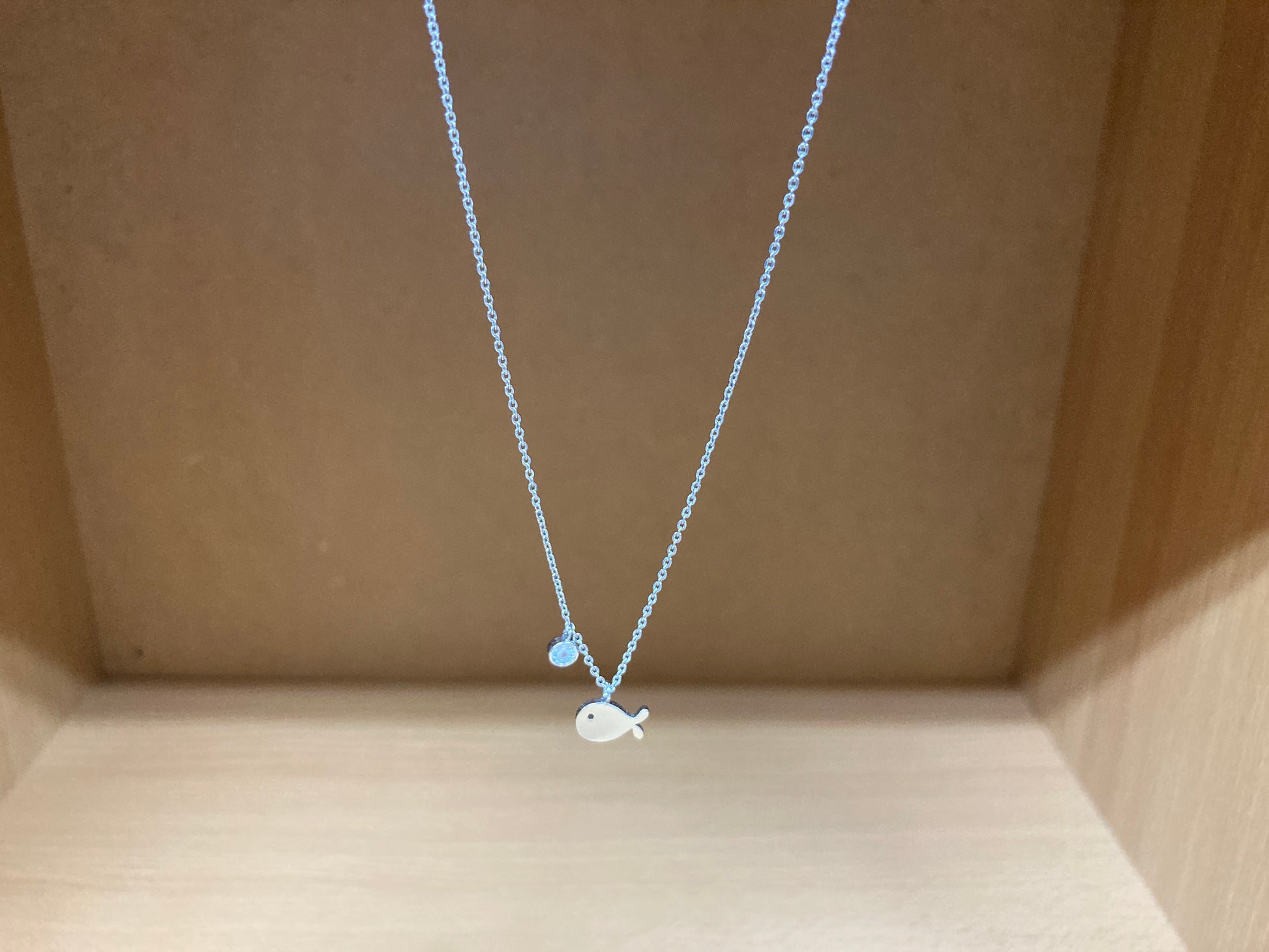 Tiny Treasures Seoul - Fish & Crystal Necklace (Silver) 3