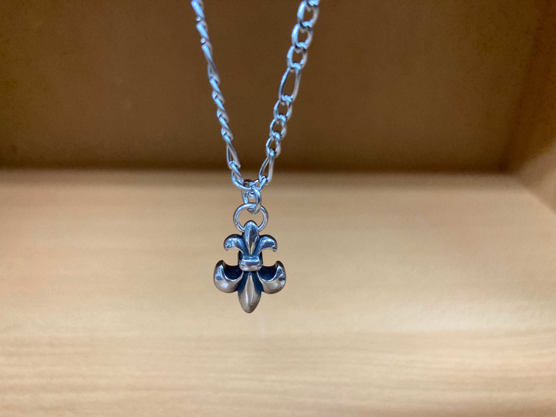 Tiny Treasures Seoul - Fleur-de-lis Pendant Figaro Chain Necklace (Surgical Steel)