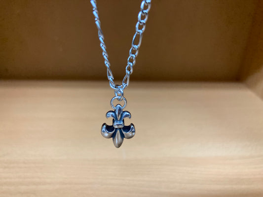 Tiny Treasures Seoul - Fleur-de-lis Pendant Figaro Chain Necklace (Surgical Steel)