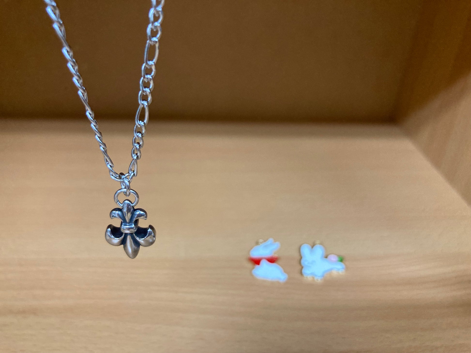 Tiny Treasures Seoul - Fleur-de-lis Pendant Figaro Chain Necklace (Surgical Steel) Front View 6