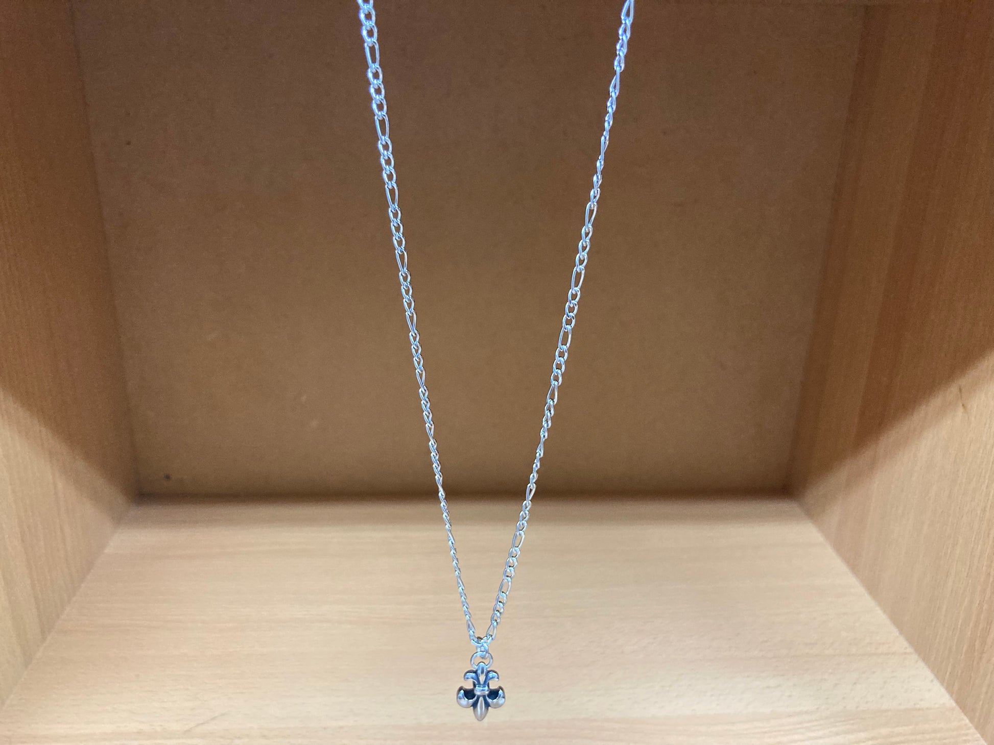 Tiny Treasures Seoul - Fleur-de-lis Pendant Figaro Chain Necklace (Surgical Steel) Front View 12