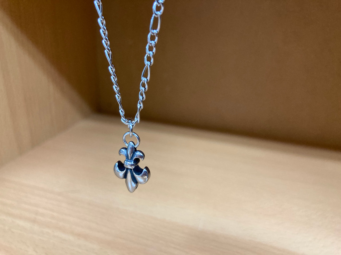 Tiny Treasures Seoul - Fleur-de-lis Pendant Figaro Chain Necklace (Surgical Steel) Side View