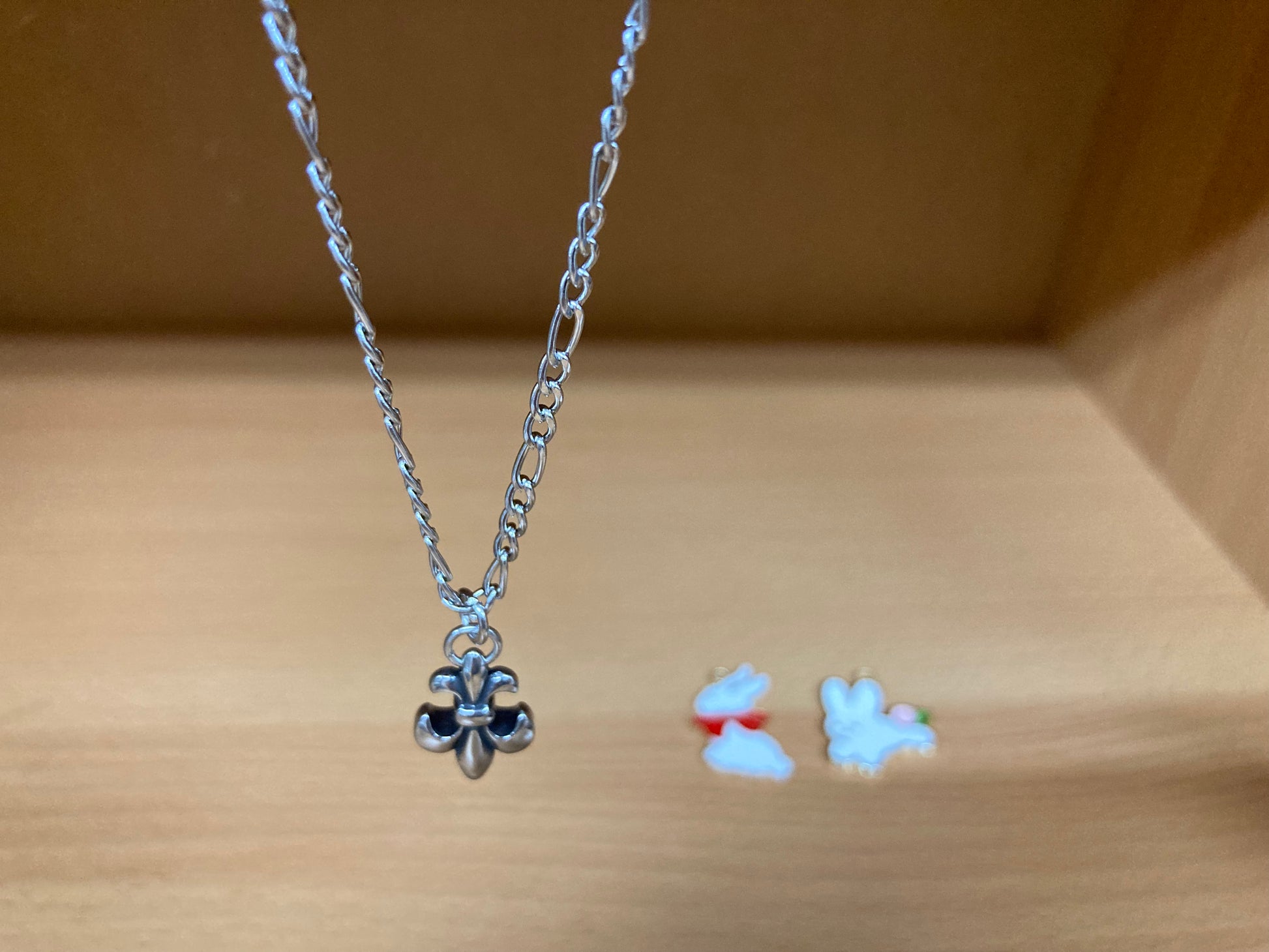 Tiny Treasures Seoul - Fleur-de-lis Pendant Figaro Chain Necklace (Surgical Steel) Front View 5