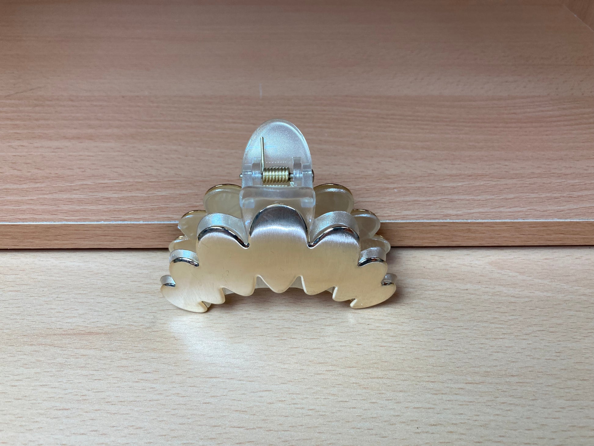 Tiny Treasures Seoul - Gold Scallop Hair Claw