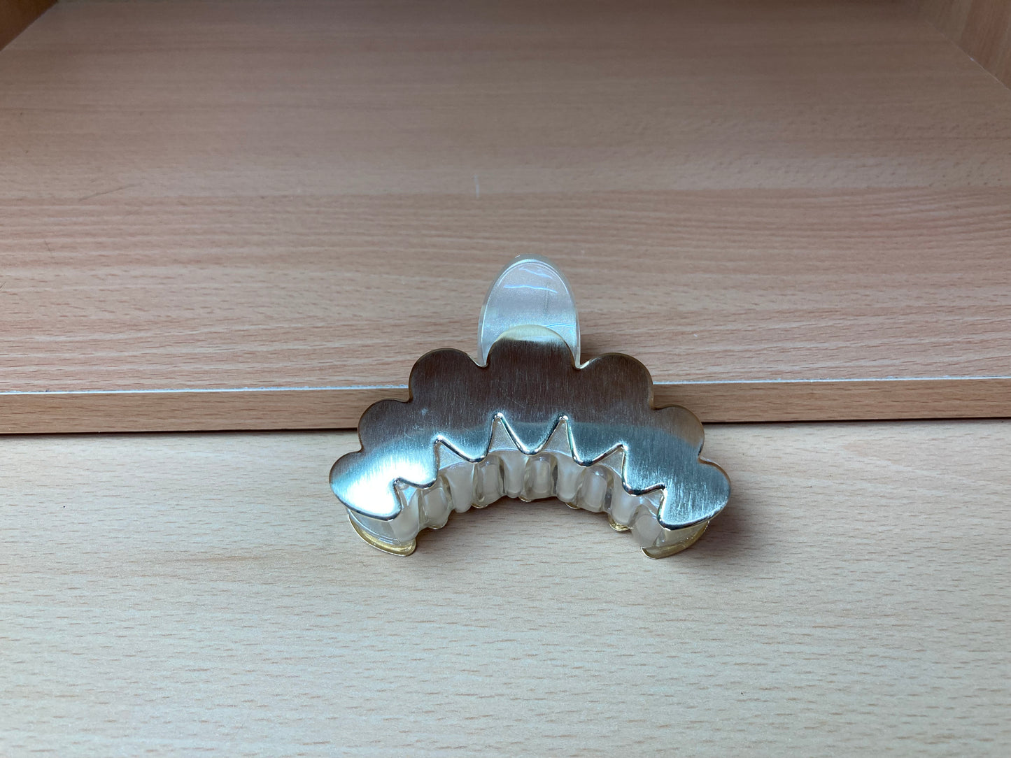 Tiny Treasures Seoul - Gold Scallop Hair Claw Front View