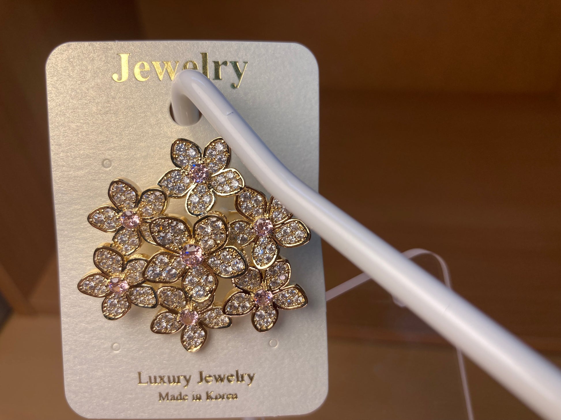 Tiny Treasures Seoul - Gold Tone Seven Flower Crystal Brooch