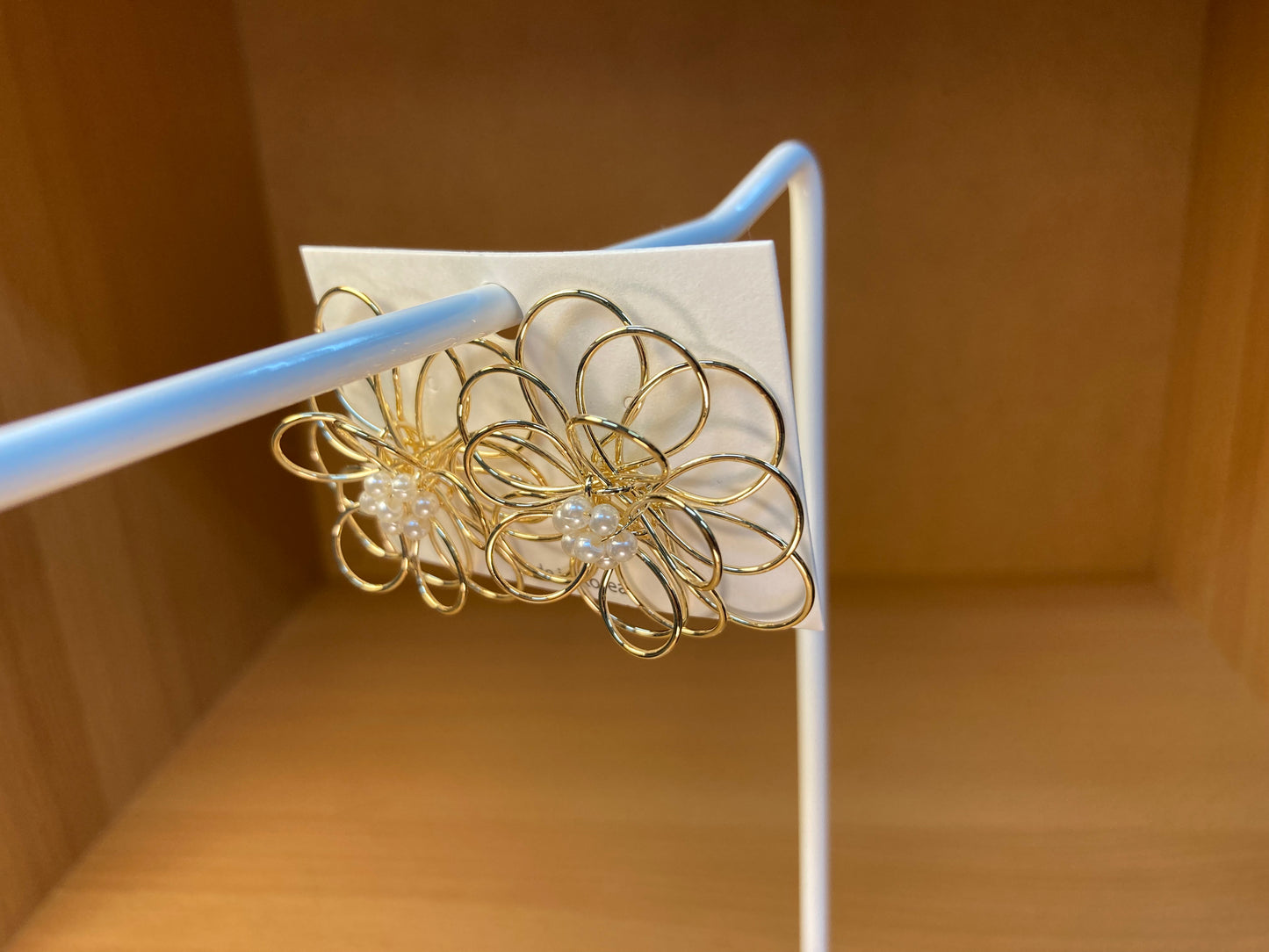 Tiny Treasures Seoul - Gold Wire Loop Flower Studs with Pearl Center