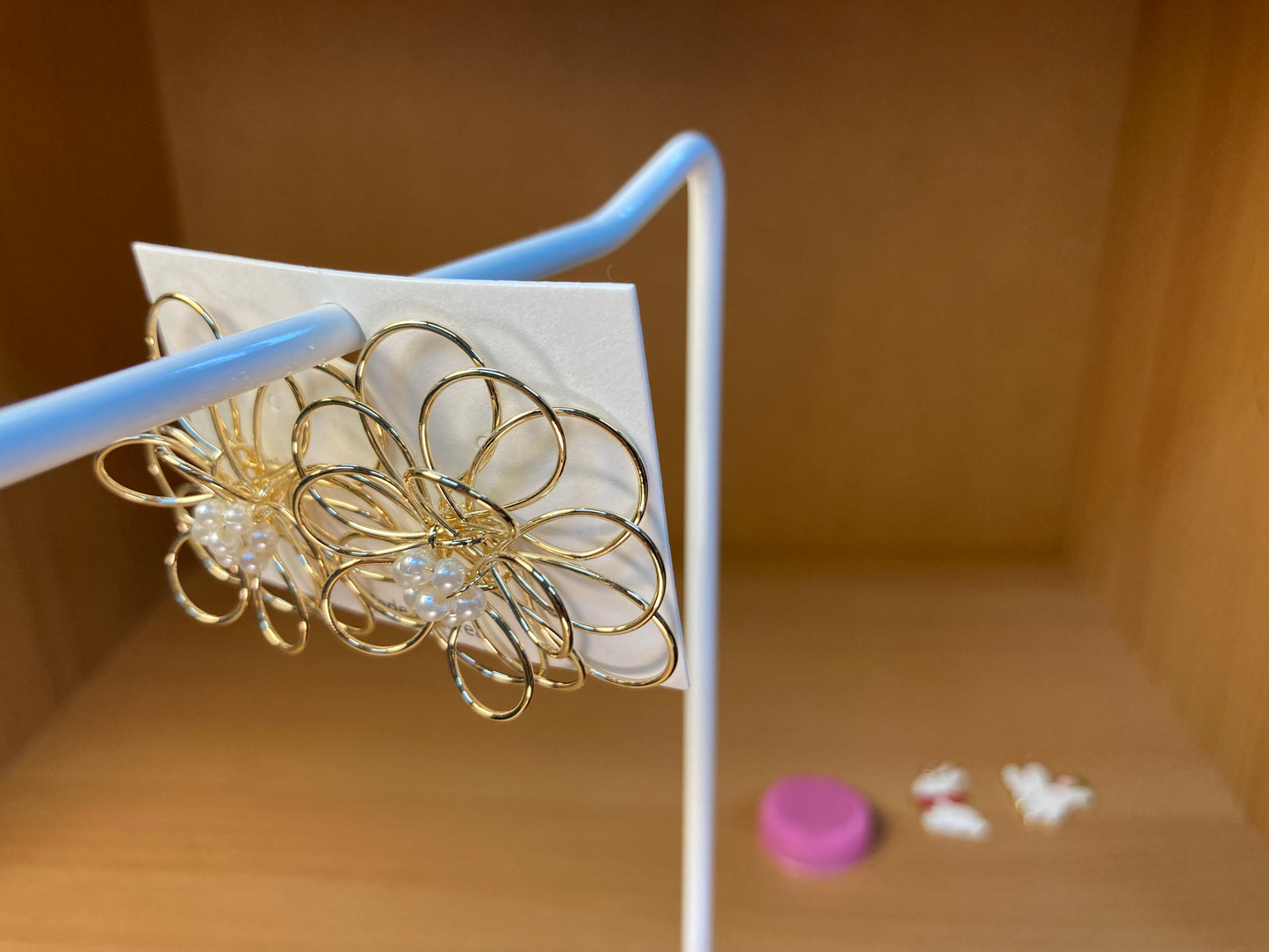 Tiny Treasures Seoul - Gold Wire Loop Flower Studs with Pearl Center