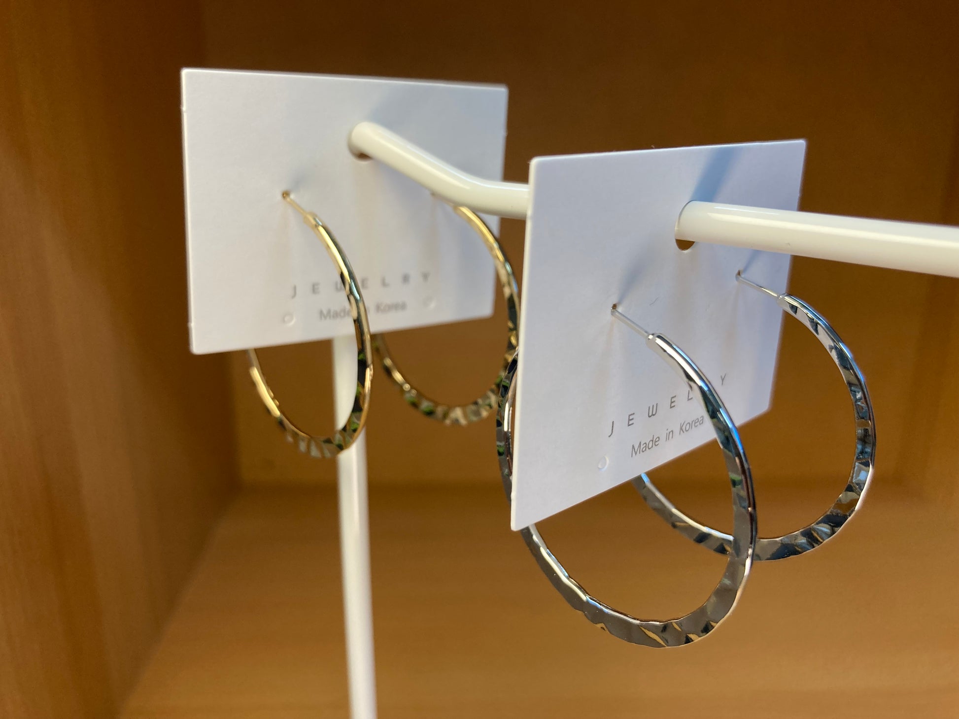 Tiny Treasures Seoul - Hammered Medium Hoop Earrings (Gold)