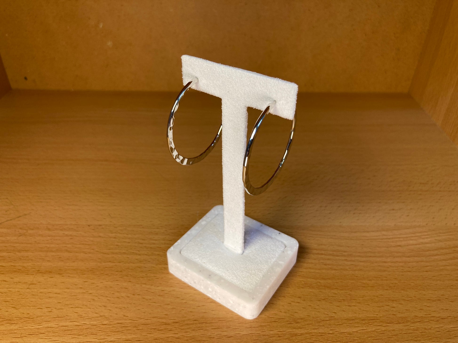 Tiny Treasures Seoul - Hammered Medium Hoop Earrings (Silver)