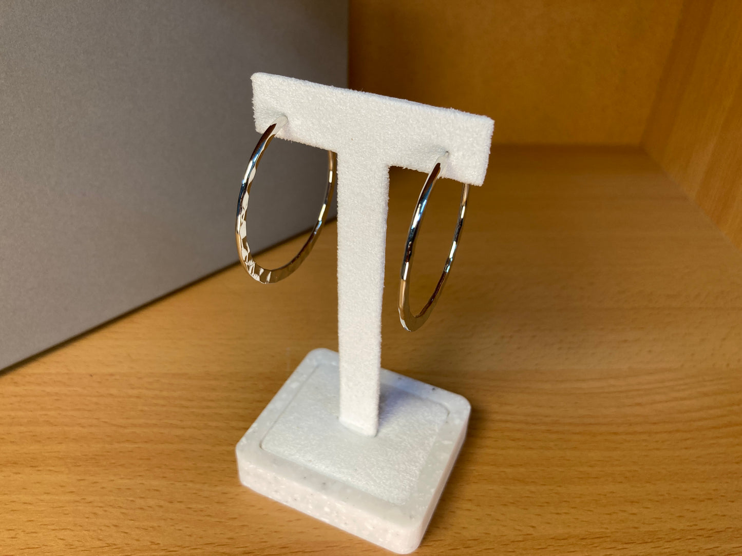 Tiny Treasures Seoul - Hammered Medium Hoop Earrings (Silver)