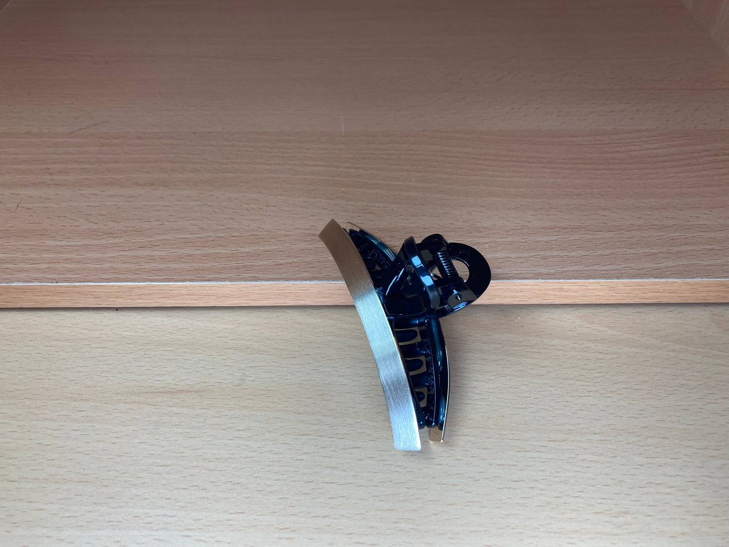 Tiny Treasures Seoul - Loop Arc Hair Claw Clip (Gold  Black) Top View