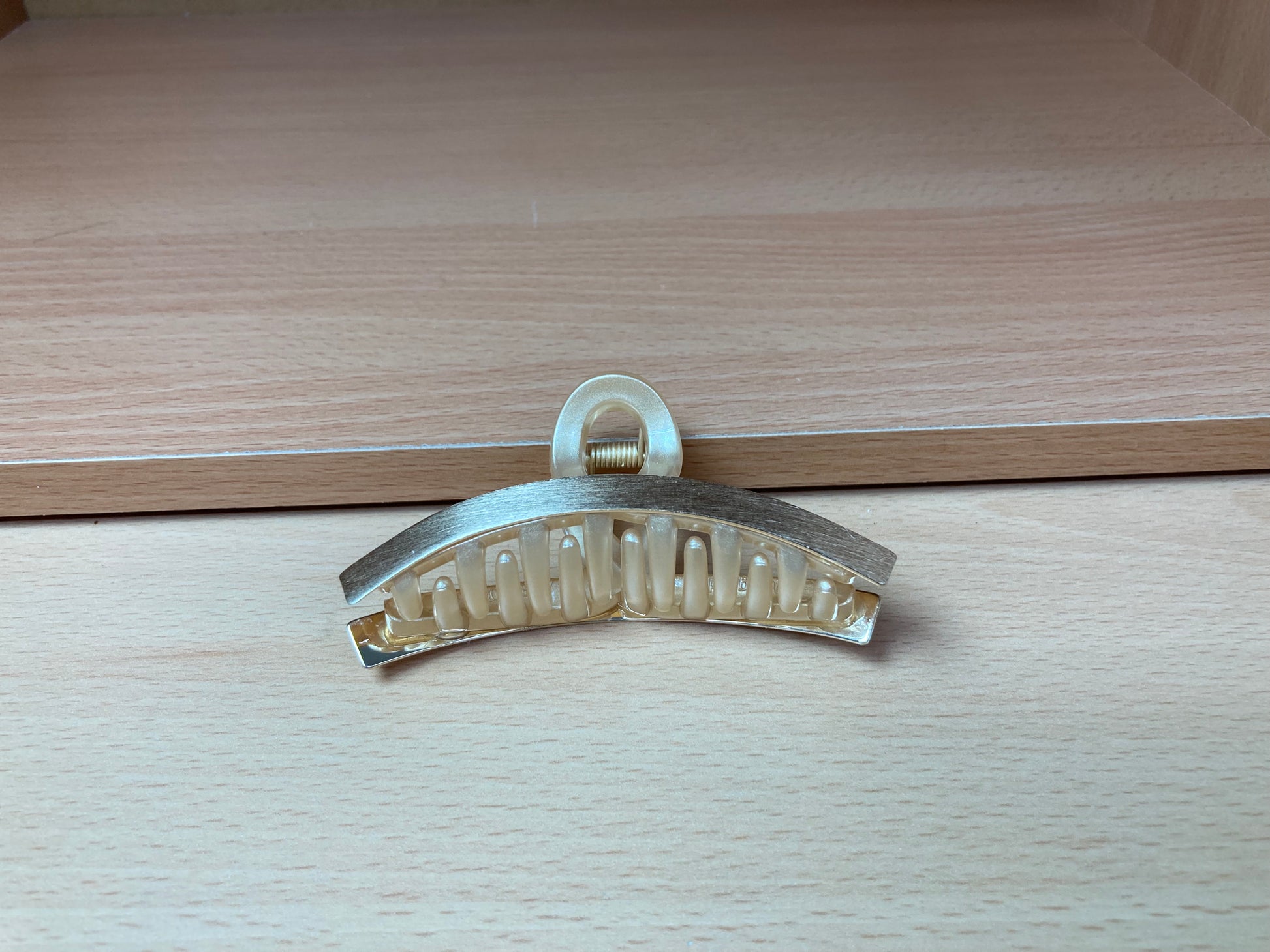 Tiny Treasures Seoul - Loop Arc Hair Claw Clip (Gold)