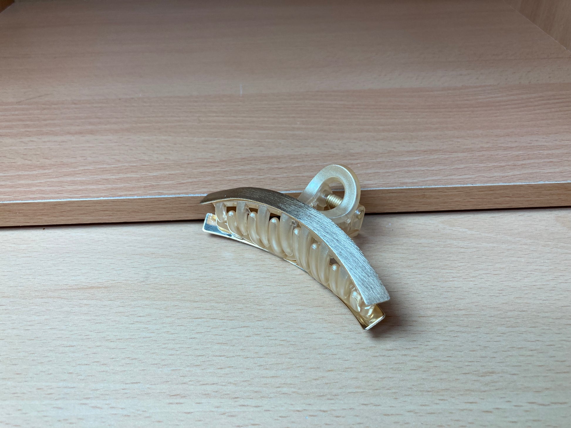 Tiny Treasures Seoul - Loop Arc Hair Claw Clip (Gold) Side View