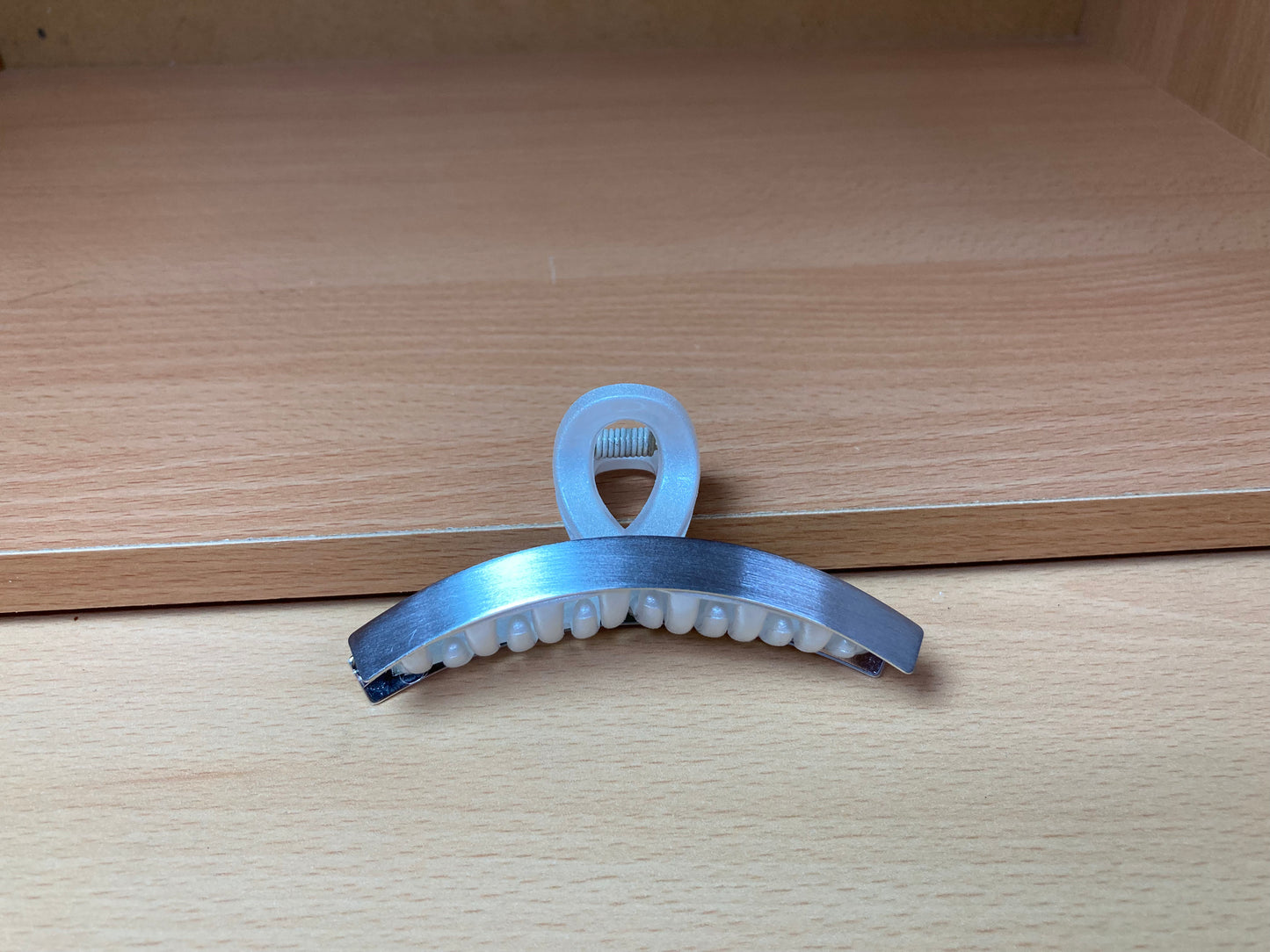 Tiny Treasures Seoul - Loop Arc Hair Claw Clip (Silver)