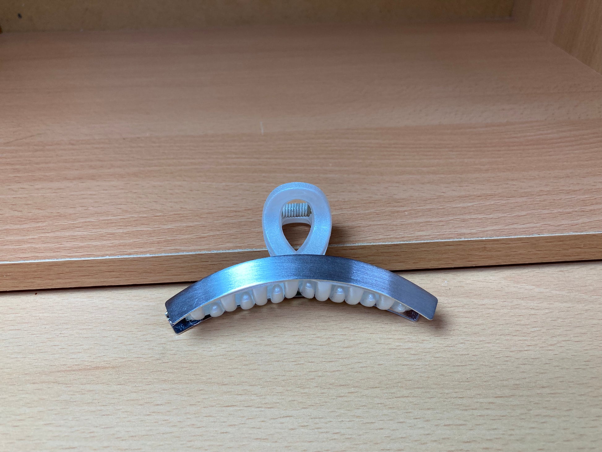 Tiny Treasures Seoul - Loop Arc Hair Claw Clip (Silver)