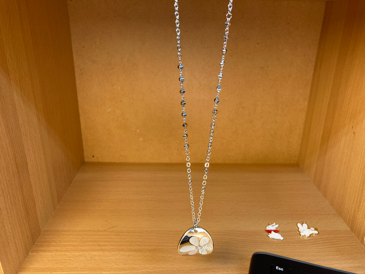 Tiny Treasures Seoul - Mother of Pearl Flower Pendant Necklace