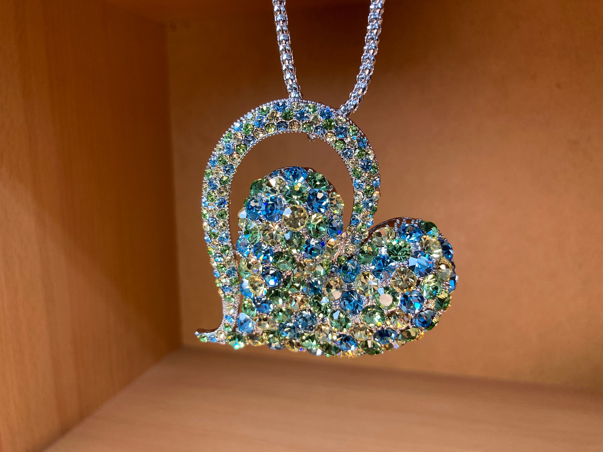 Tiny Treasures Seoul - Ocean Pavé Big Heart Necklace (Silver) Detail View