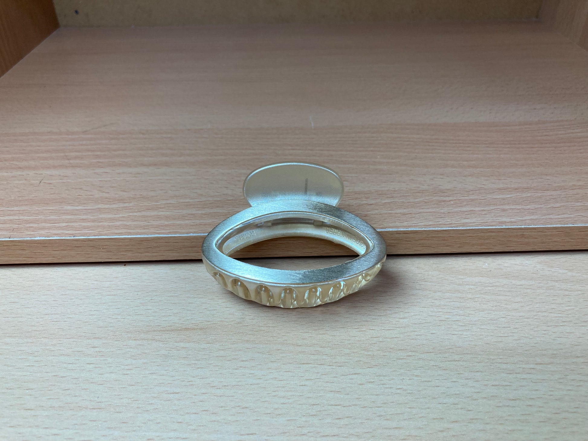 Tiny Treasures Seoul - Open Oval Hair Claw Clip (Gold)