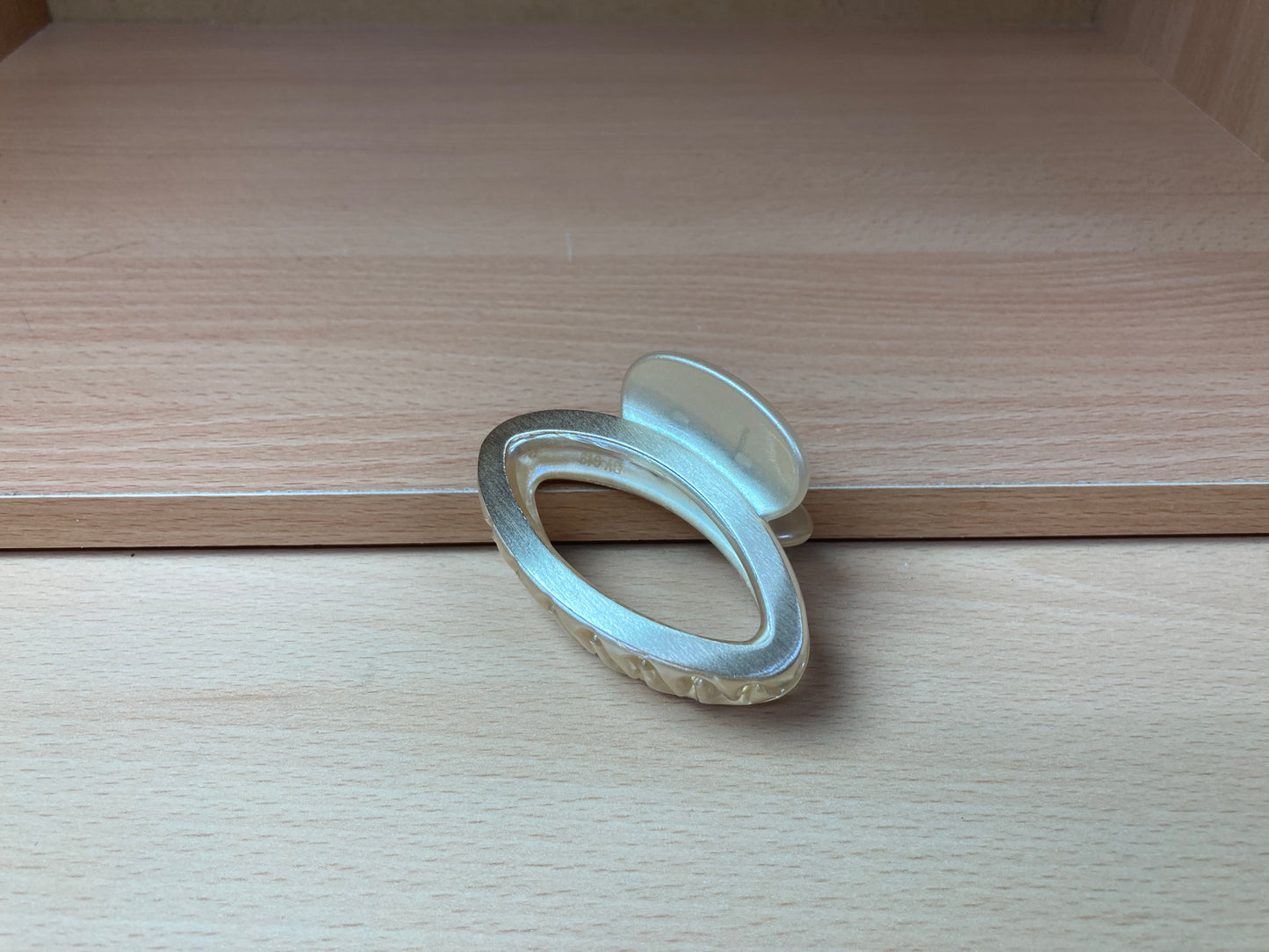 Tiny Treasures Seoul - Open Oval Hair Claw Clip (Gold) Side View