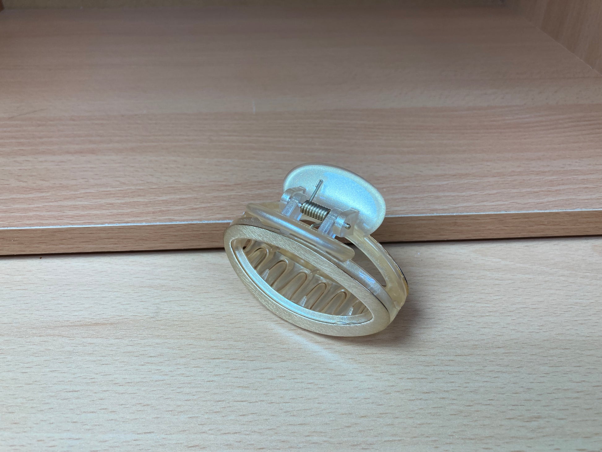 Tiny Treasures Seoul - Open Oval Hair Claw Clip (Gold) Top View