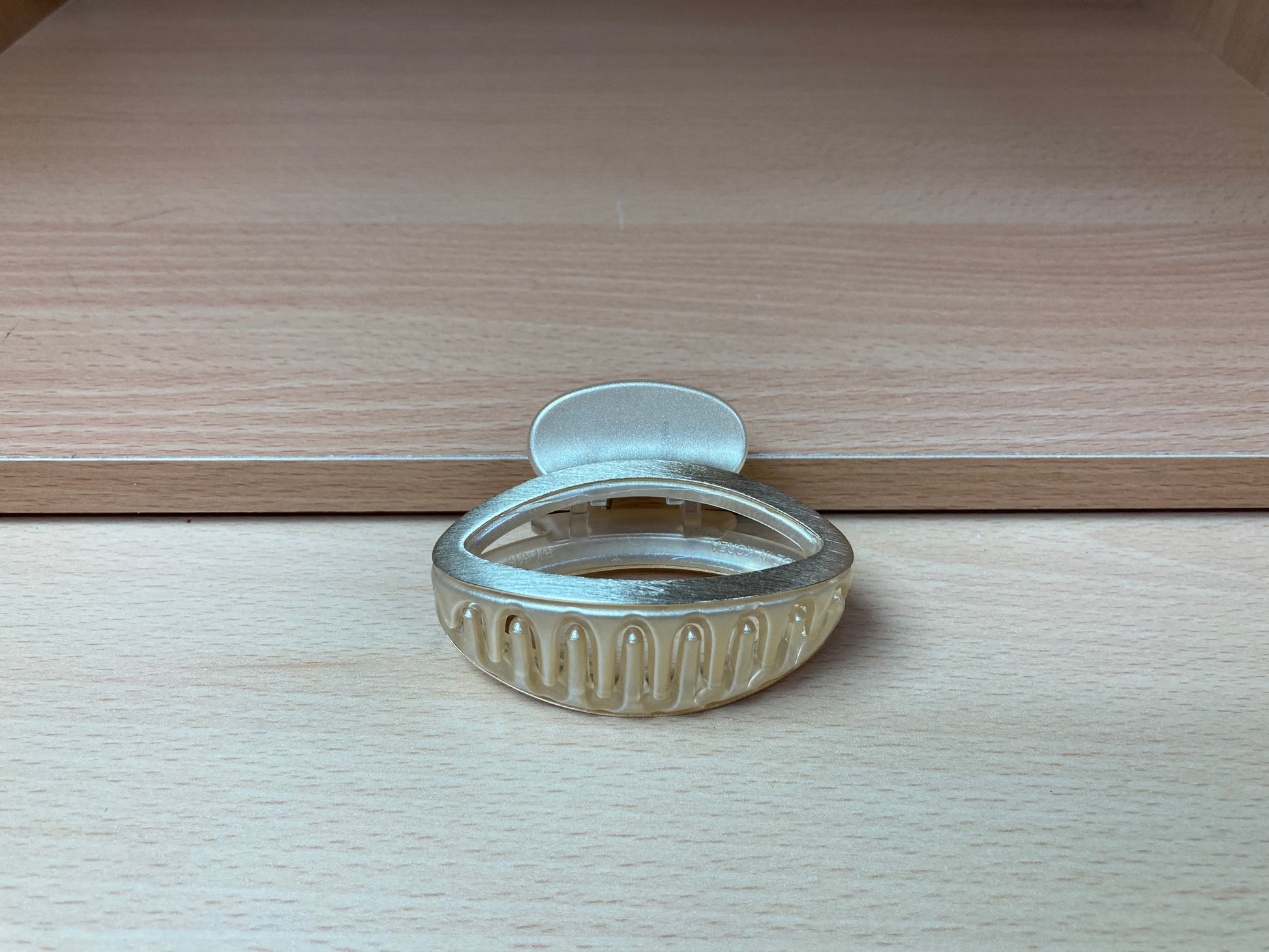 Tiny Treasures Seoul - Open Oval Hair Claw Clip (Gold) Front View