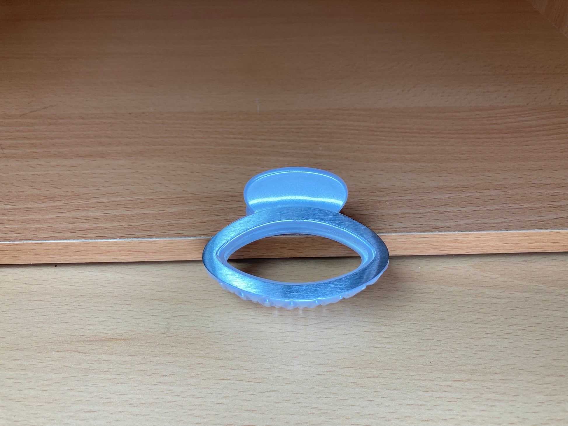 Tiny Treasures Seoul - Open Oval Hair Claw Clip (Silver)