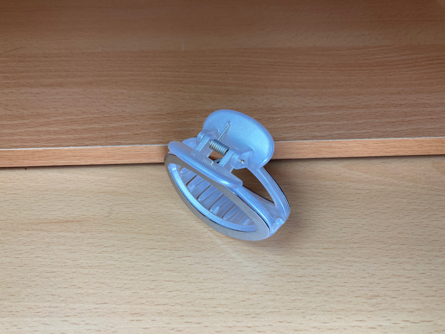 Tiny Treasures Seoul - Open Oval Hair Claw Clip (Silver) Side View