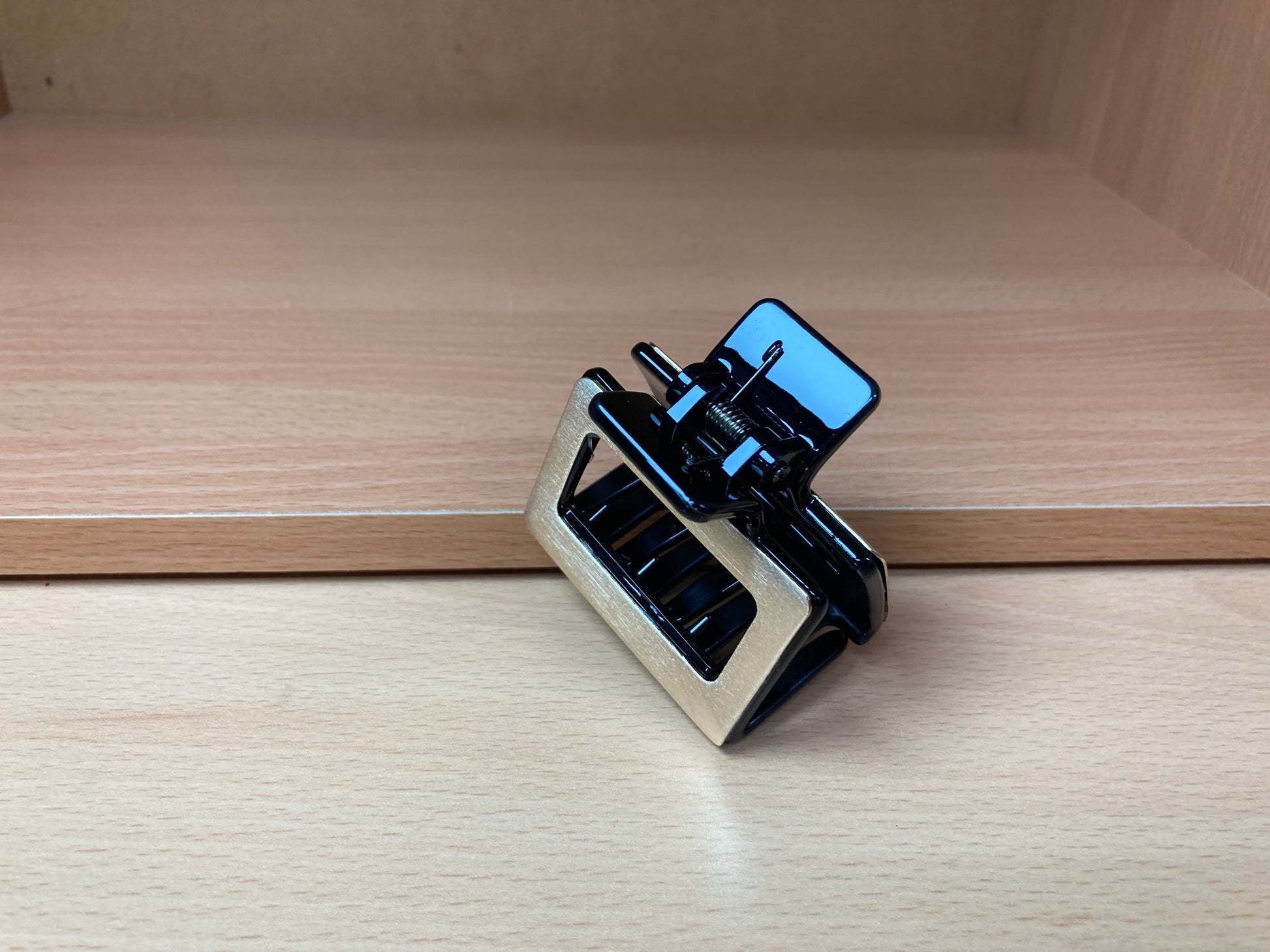 Tiny Treasures Seoul - Open Square Hair Claw Clip (Gold / Black) Detail View