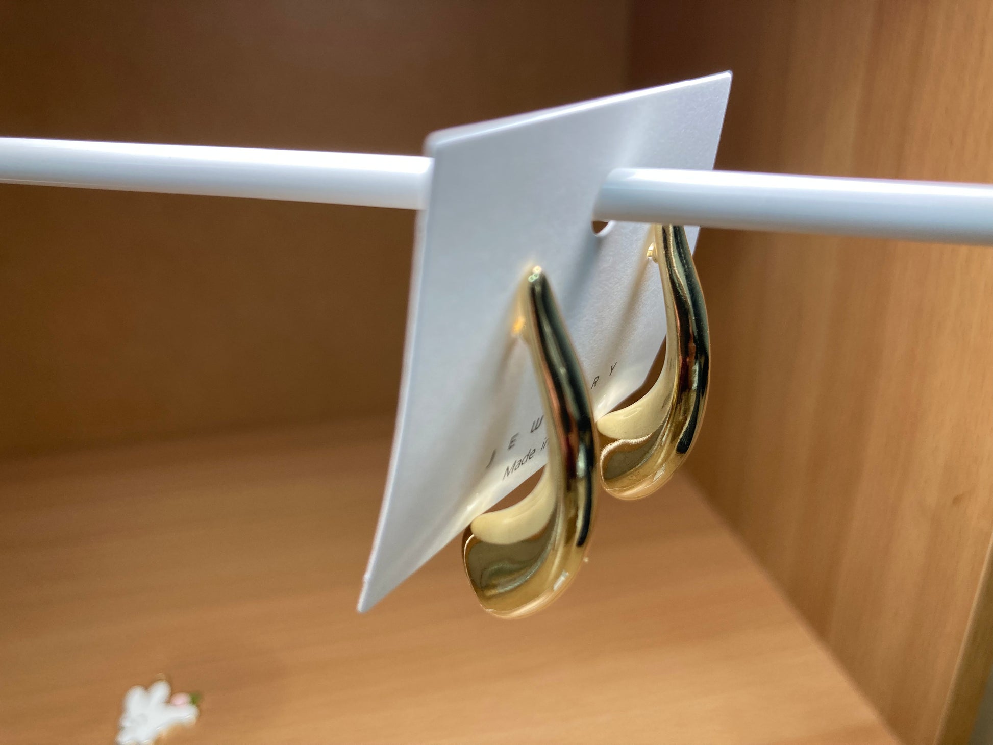 Tiny Treasures Seoul - Organic Graduated Hoop Earrings (Gold)