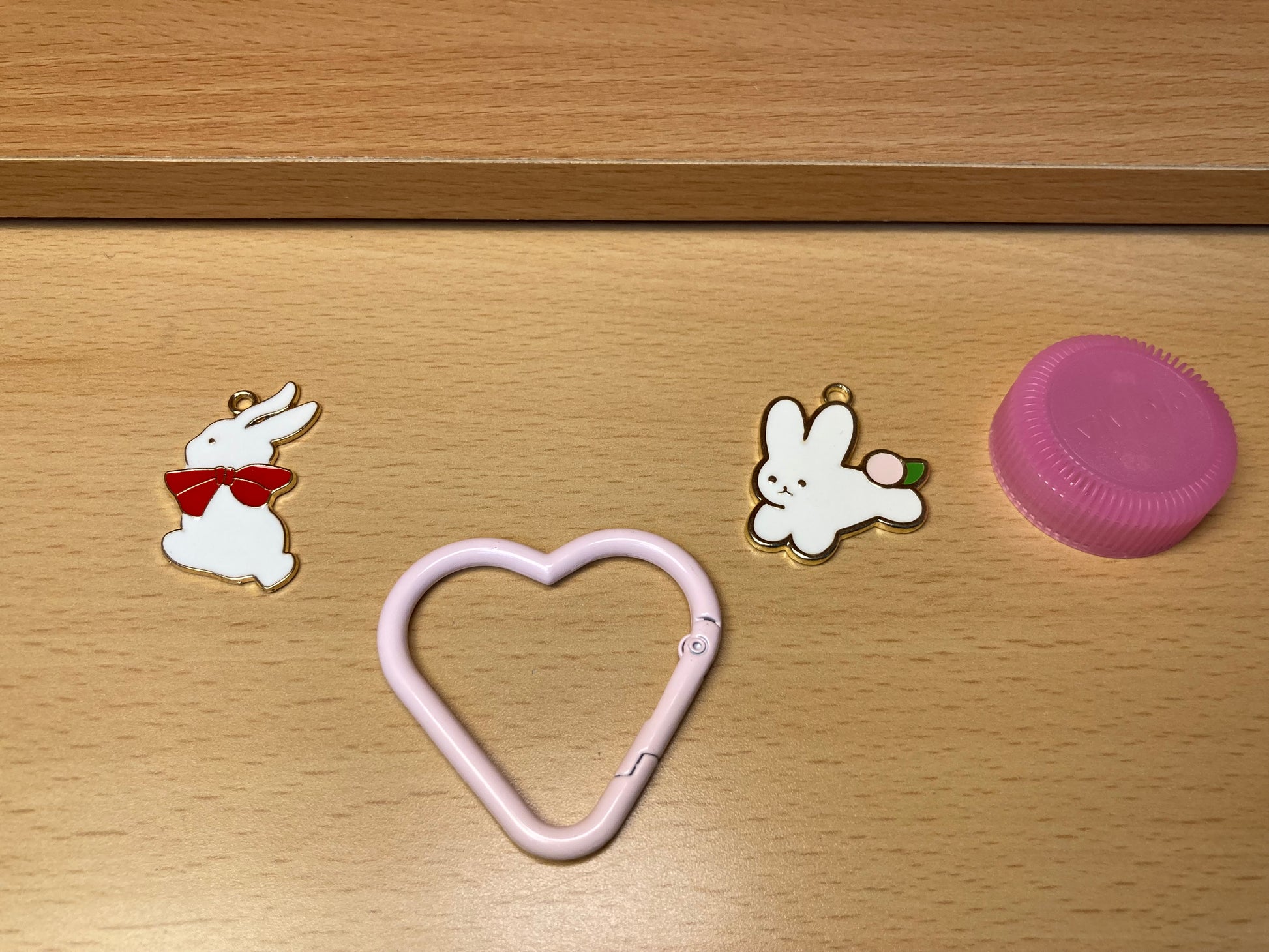 Tiny Treasures Seoul - Pale Pink Heart Shape Holder Key Ring