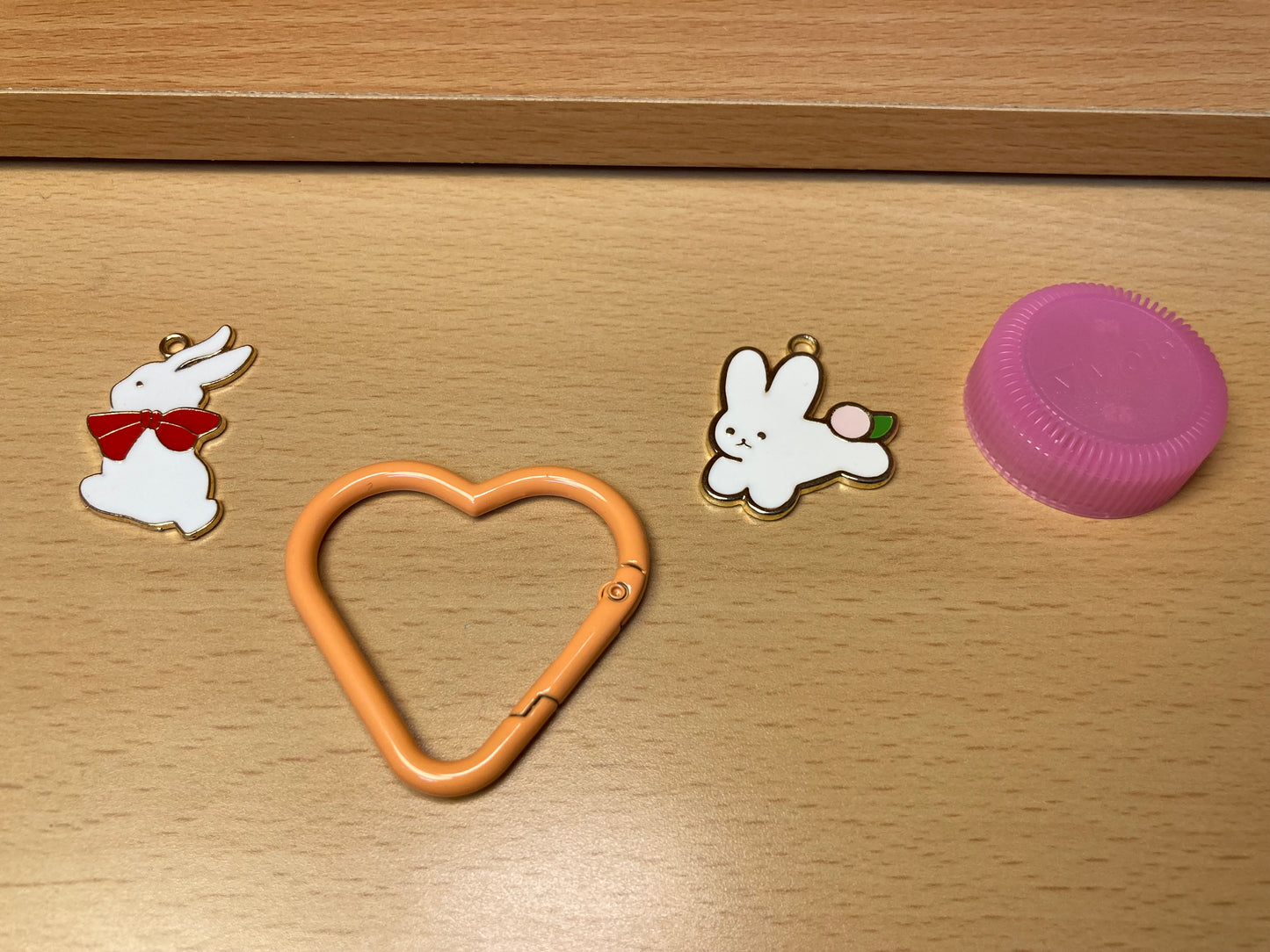 Tiny Treasures Seoul - Peach Heart Shape Holder Key Ring