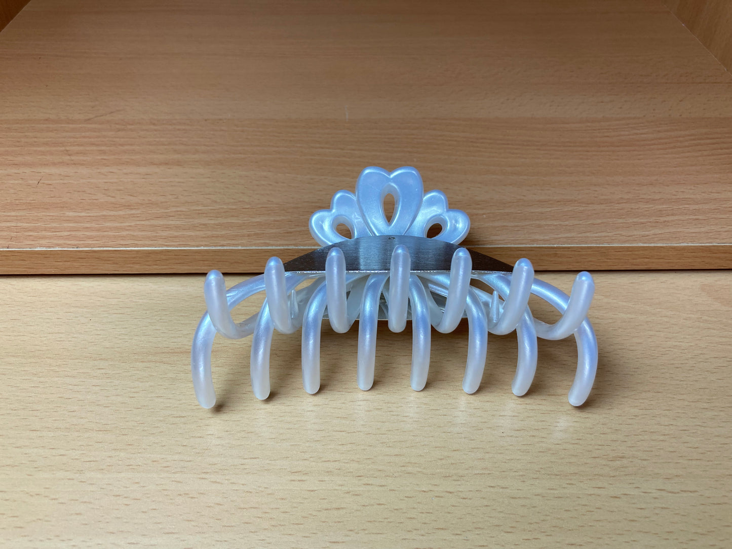 Tiny Treasures Seoul - Silver Bloom Arch Hair Claw View
