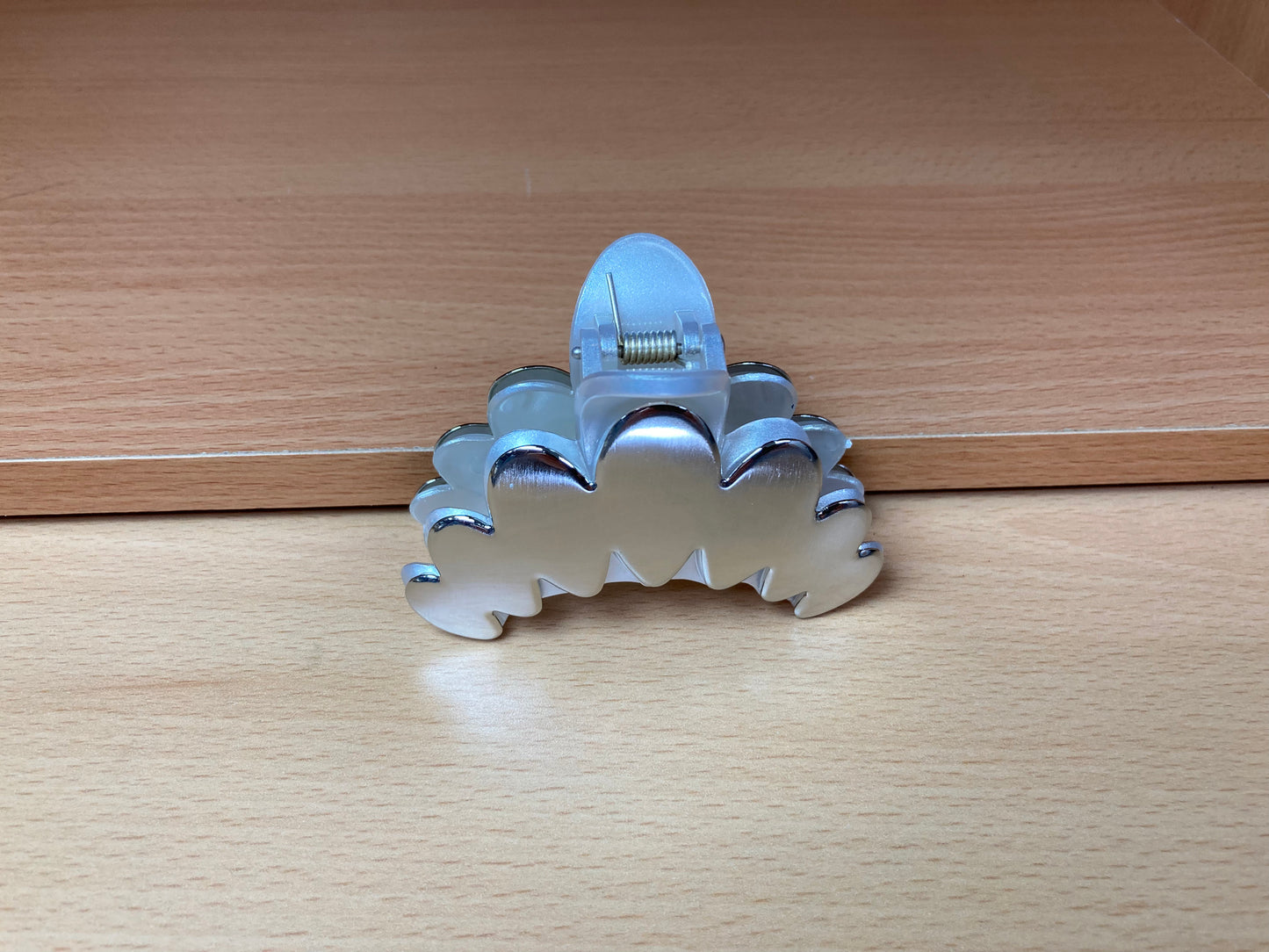 Tiny Treasures Seoul - Silver Scallop Hair Claw