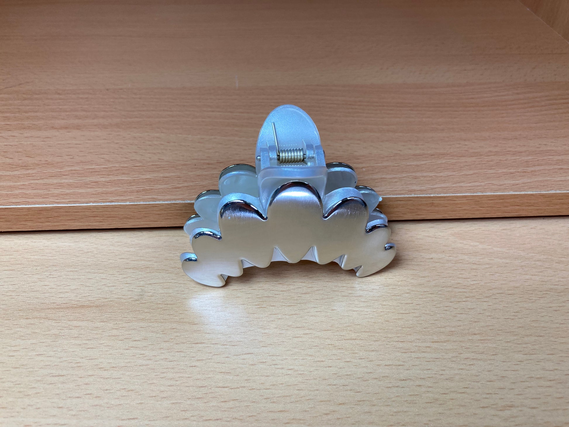 Tiny Treasures Seoul - Silver Scallop Hair Claw