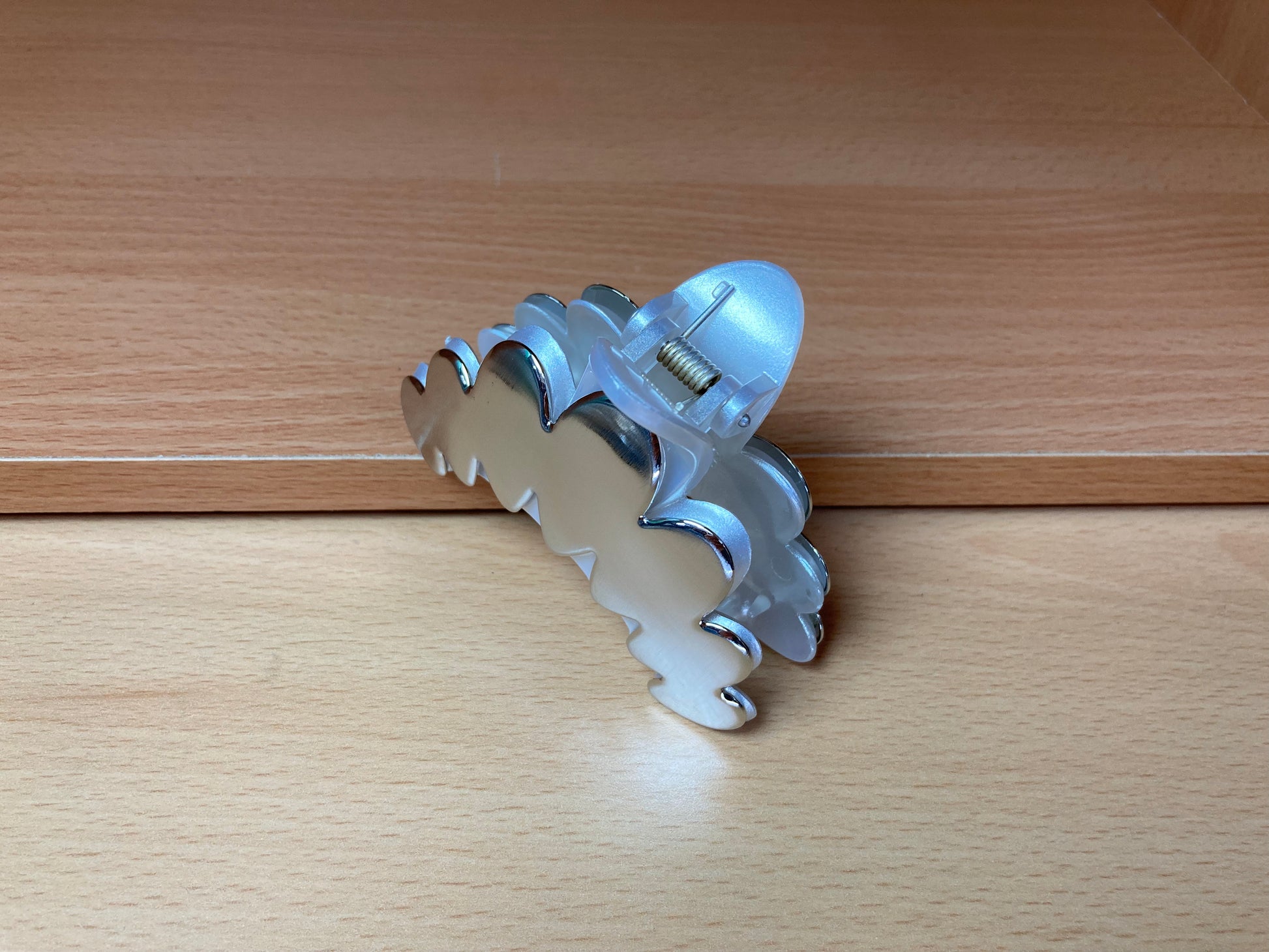 Tiny Treasures Seoul - Silver Scallop Hair Claw Top View