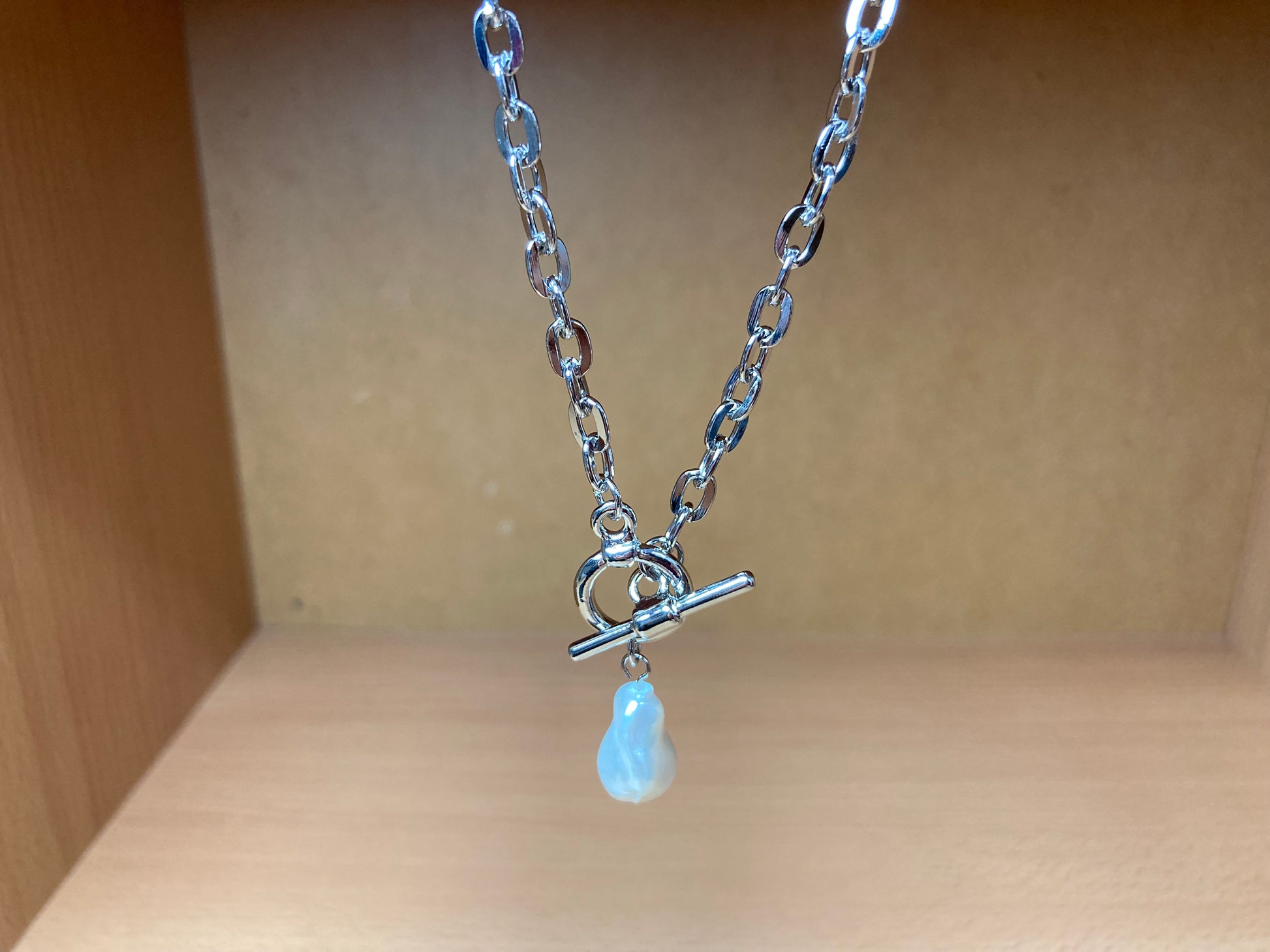 Tiny Treasures Seoul - Toggle Pearl Chain Necklace Close up View 7