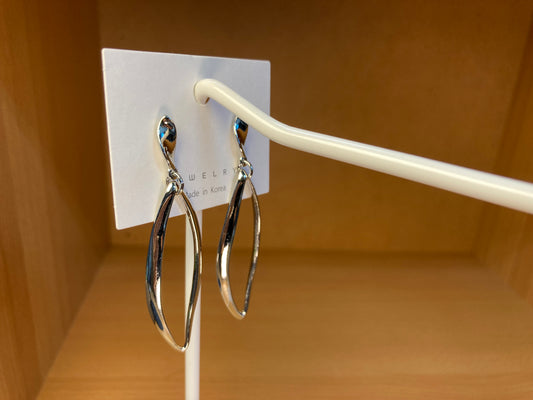 Tiny Treasures Seoul - Twisted Marquise Drop Earrings (Silver)