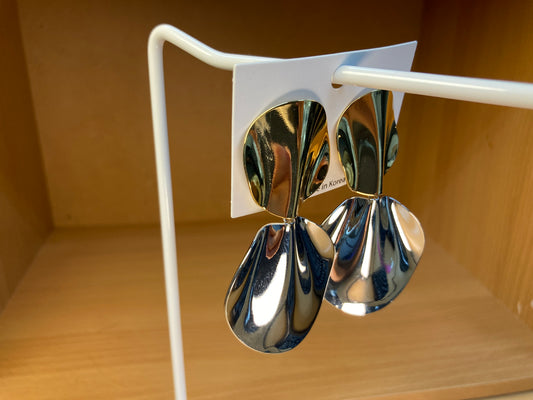Tiny Treasures Seoul - Two-Tone Sculptural Wave Drop Earrings