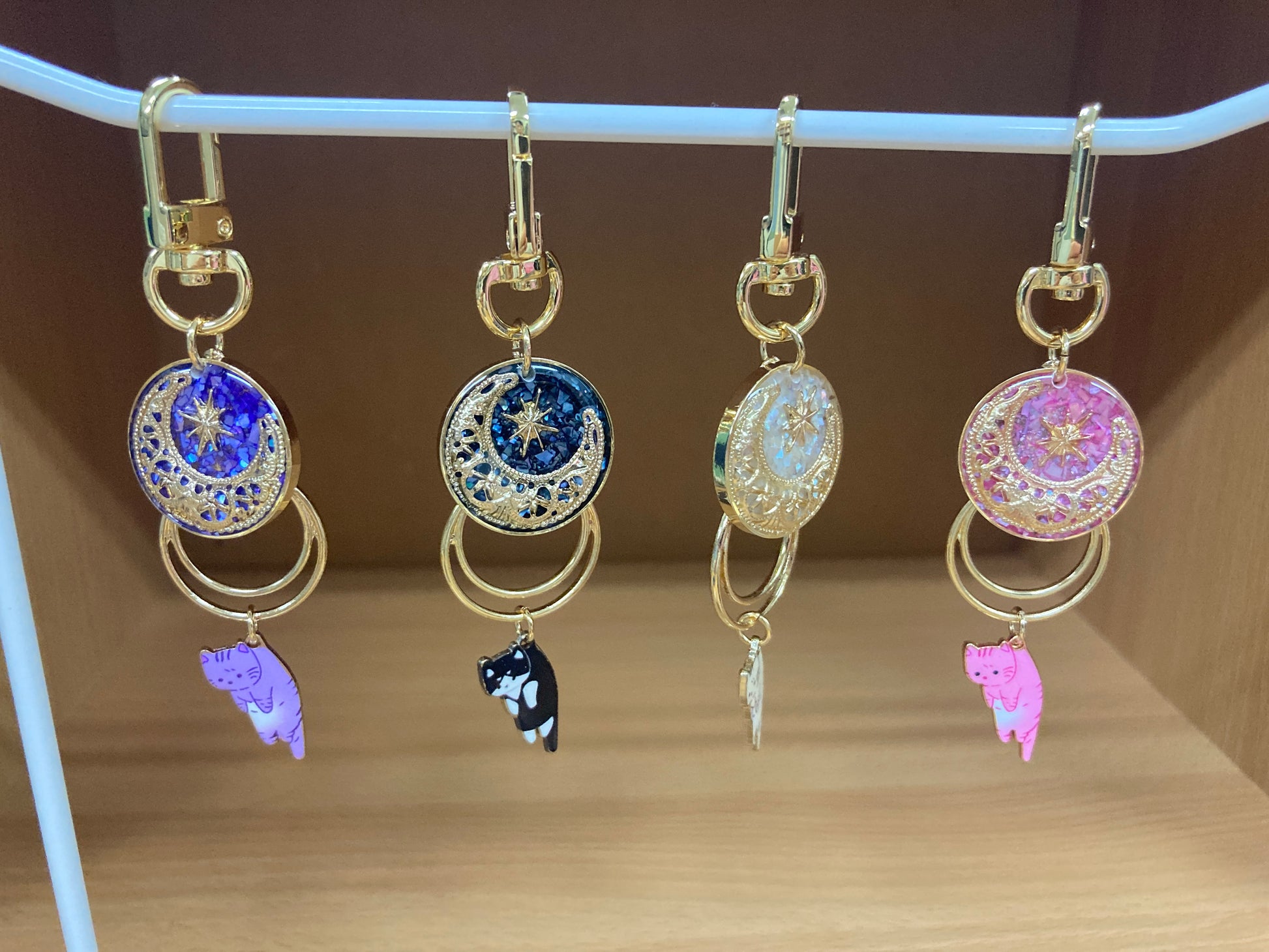 Tiny Treasures Seoul - White Cat Glitter Moon Bag Charm 10